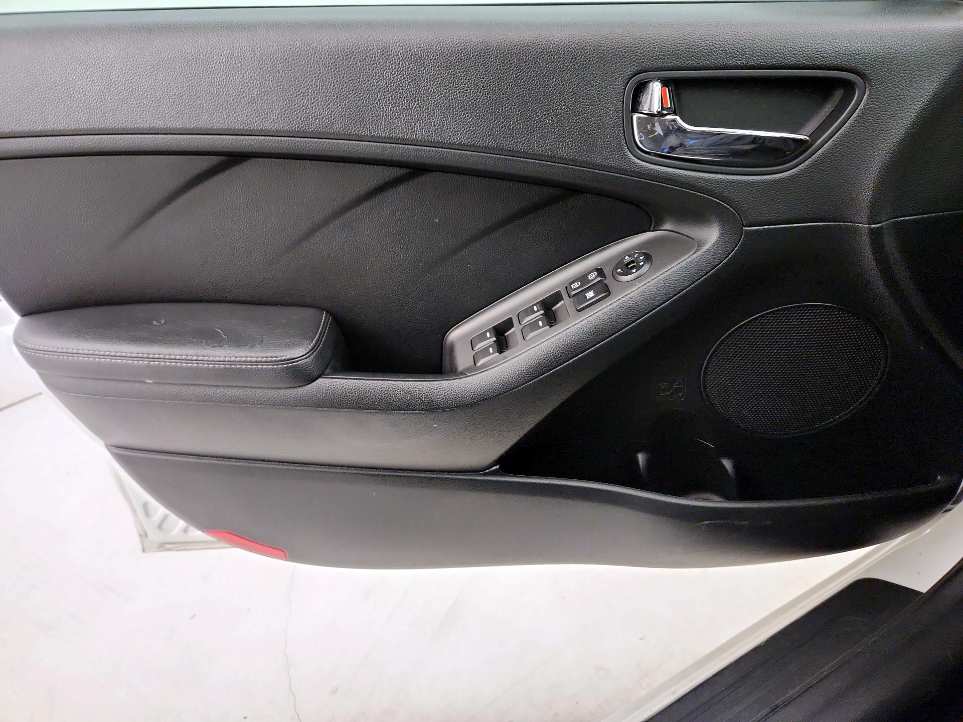 Thumbnail: 2015 Kia Forte - 12