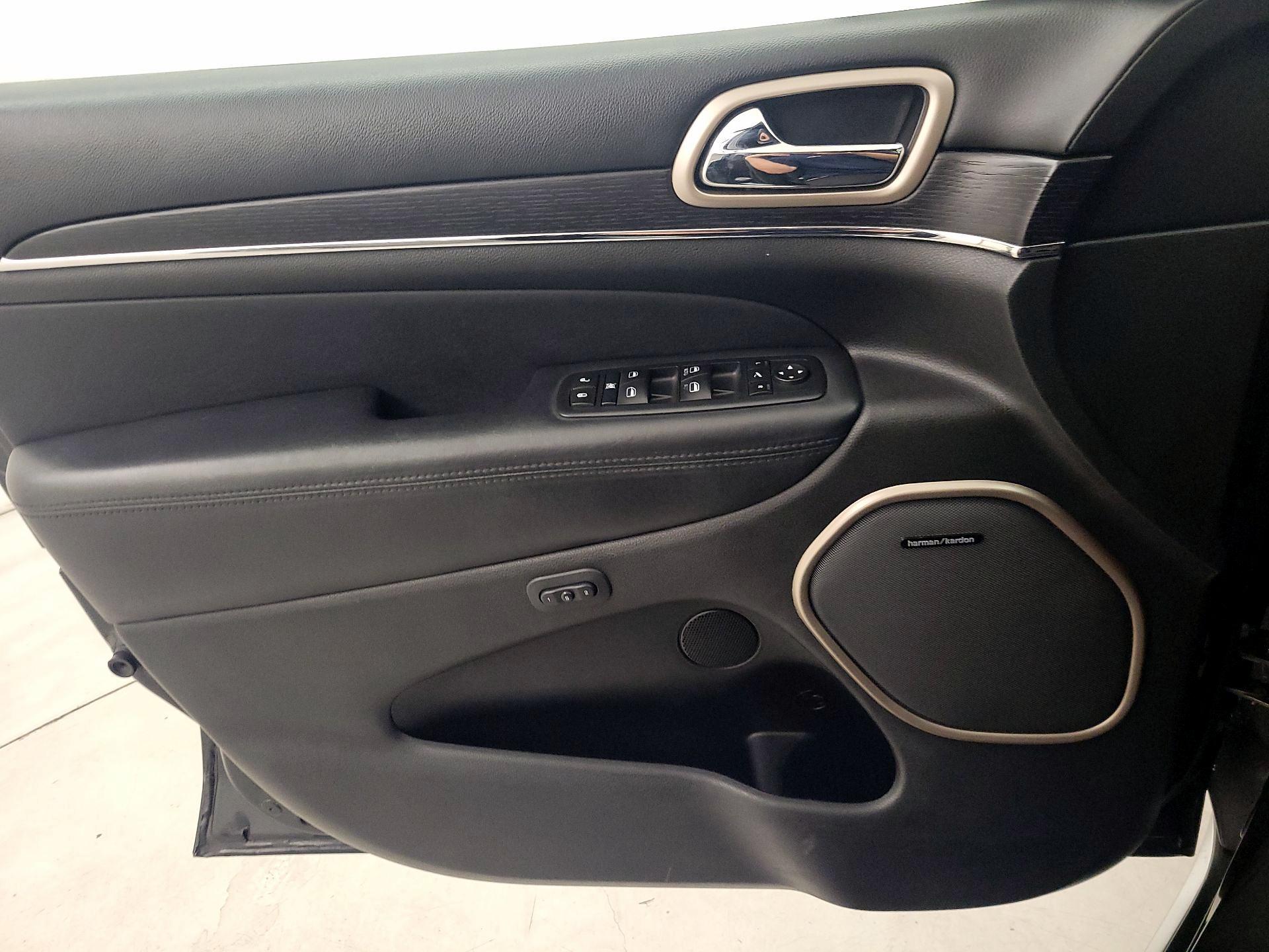 Thumbnail: 2015 Jeep Grand Cherokee - 12
