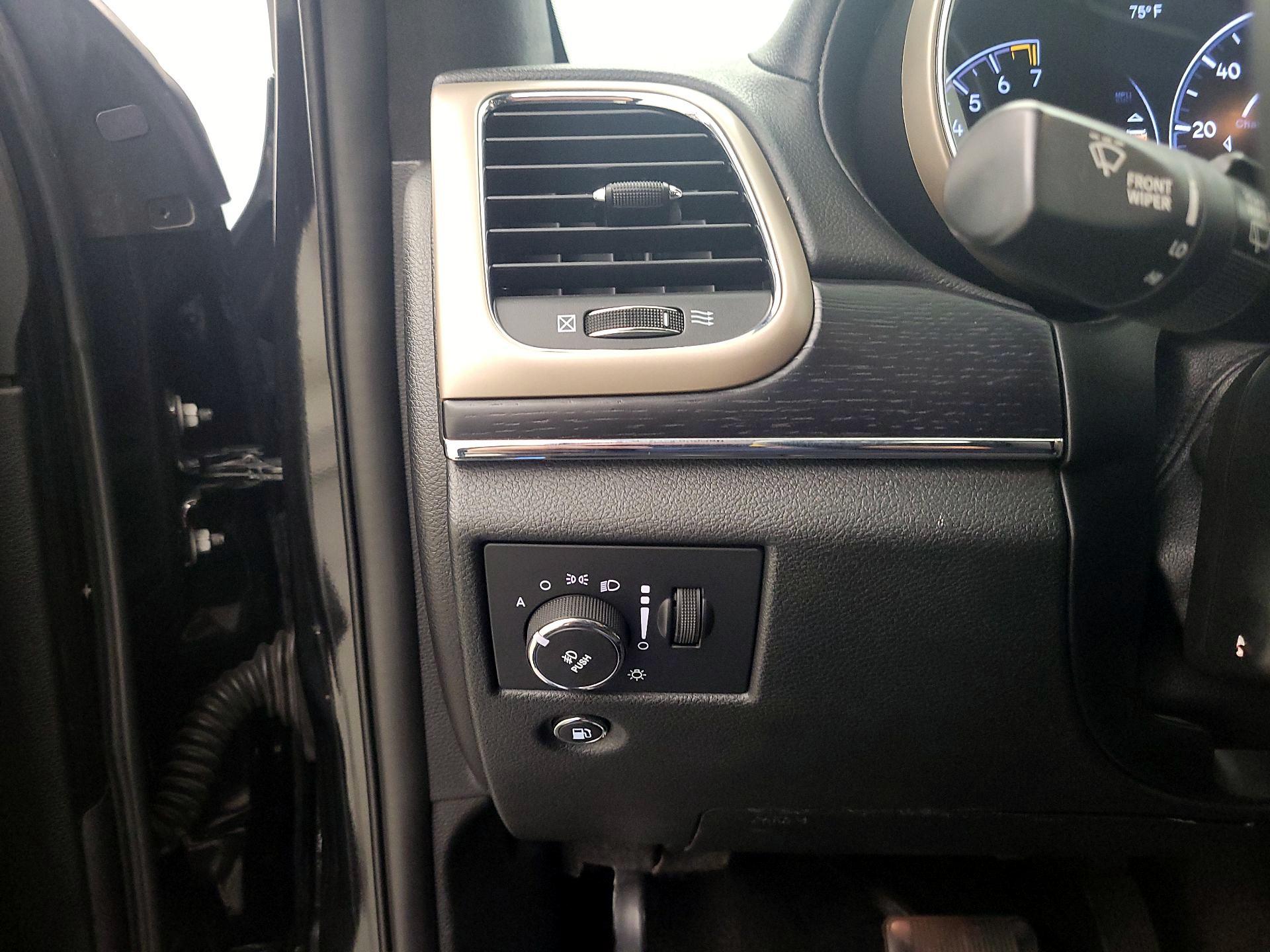 Thumbnail: 2015 Jeep Grand Cherokee - 13