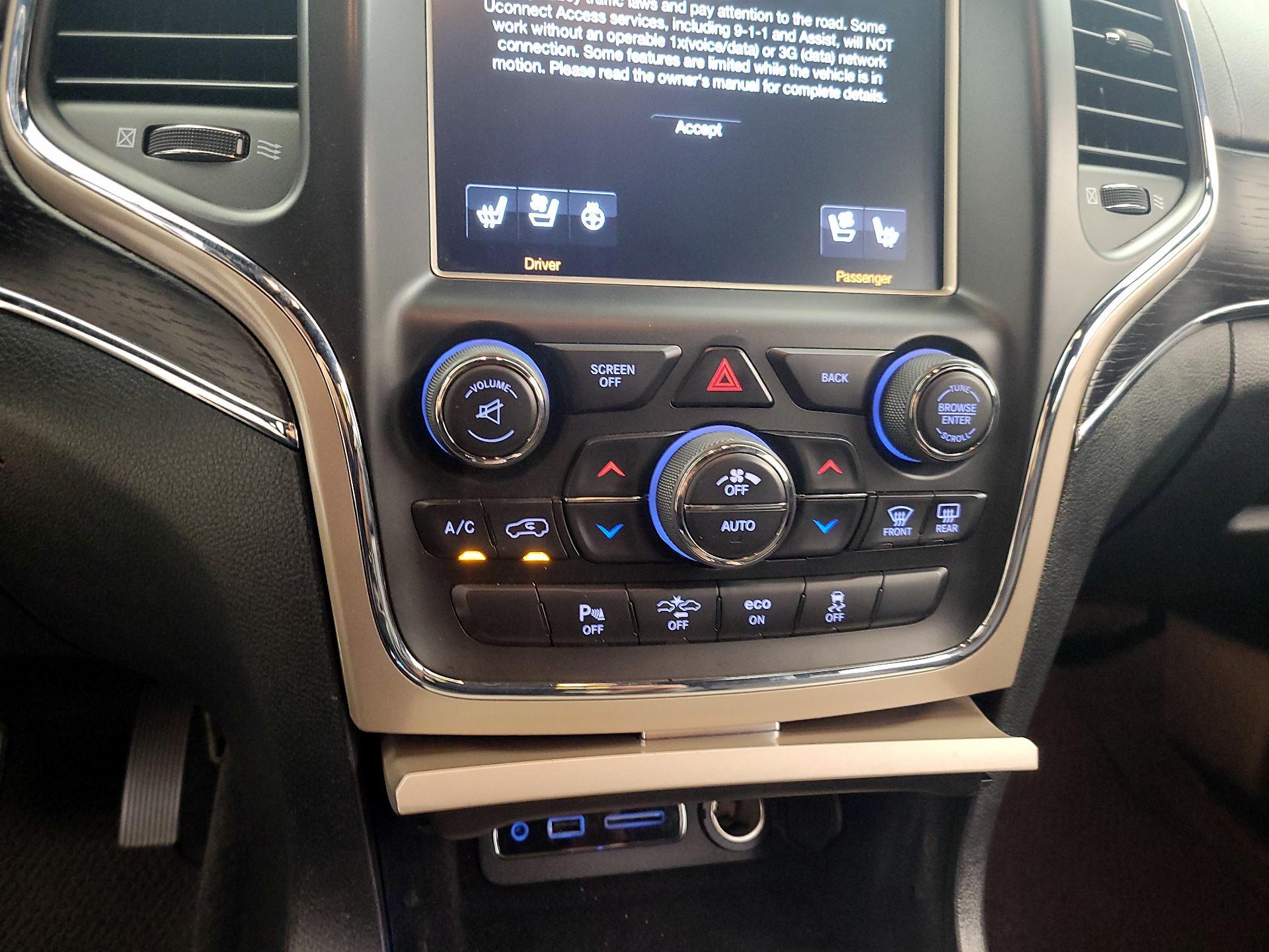 Thumbnail: 2015 Jeep Grand Cherokee - 16
