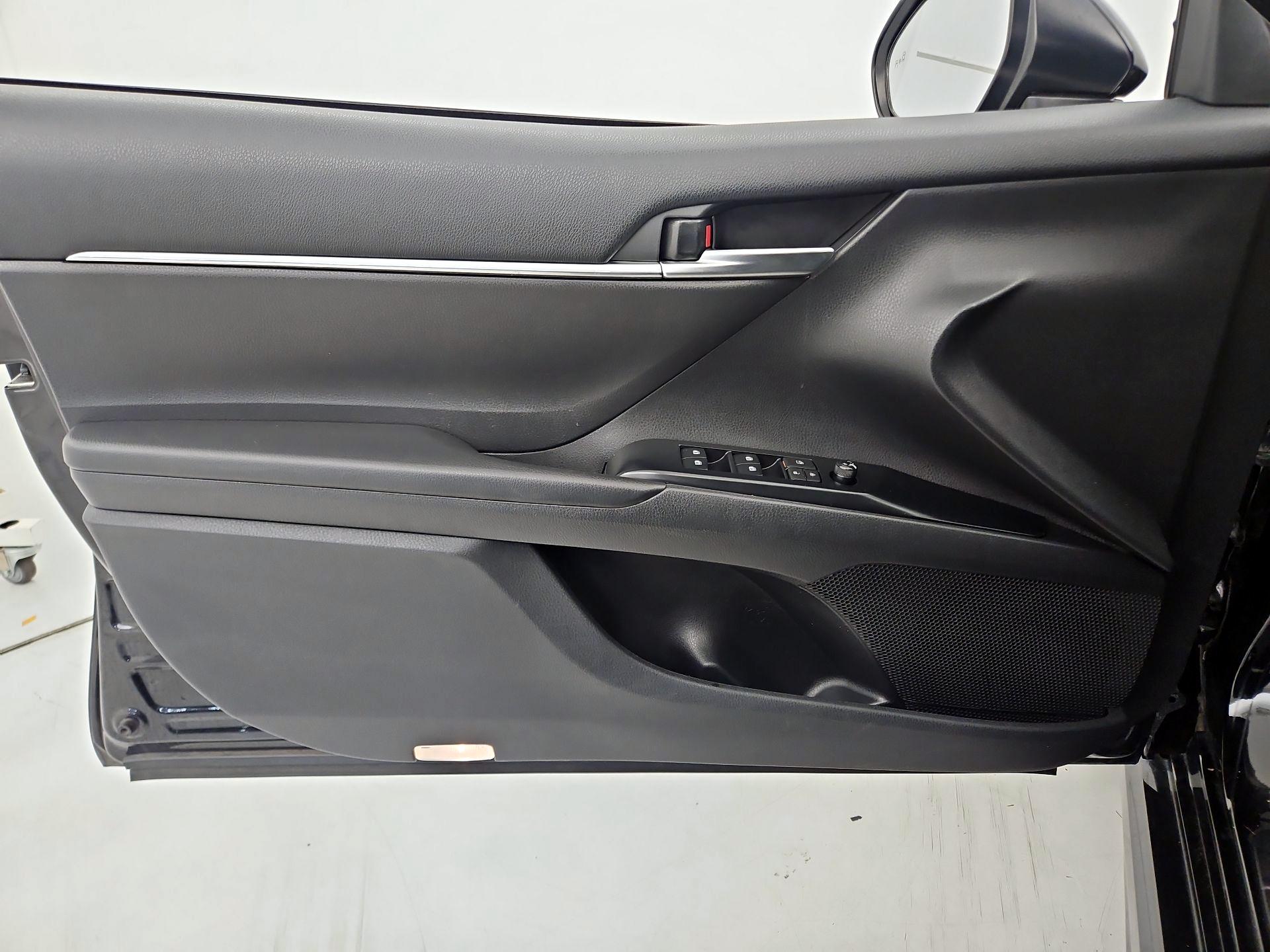 Thumbnail: 2019 Toyota Camry - 12