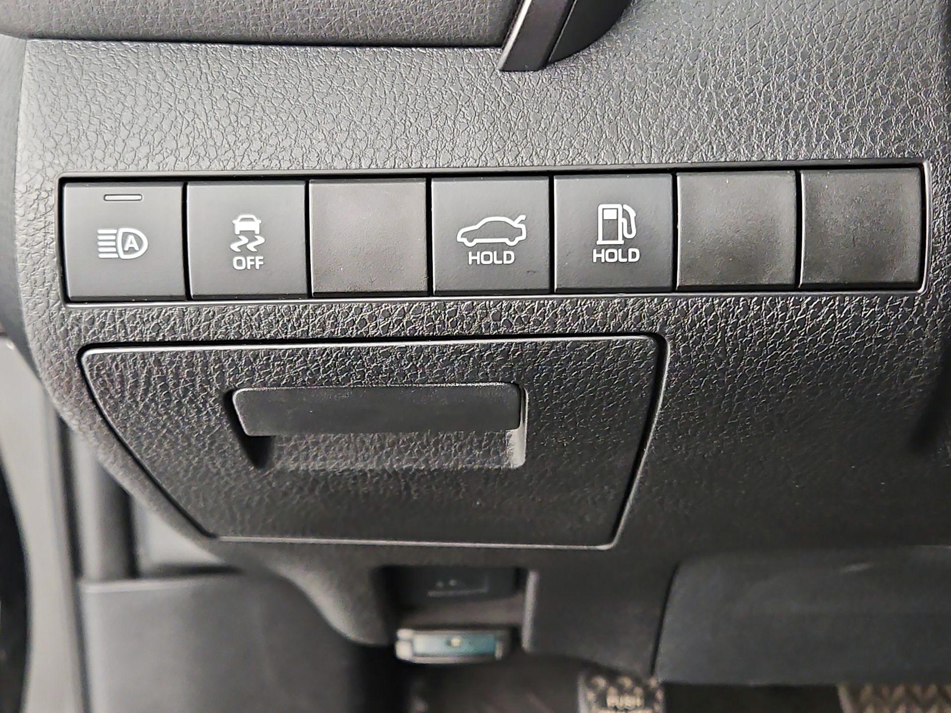 Thumbnail: 2019 Toyota Camry - 13