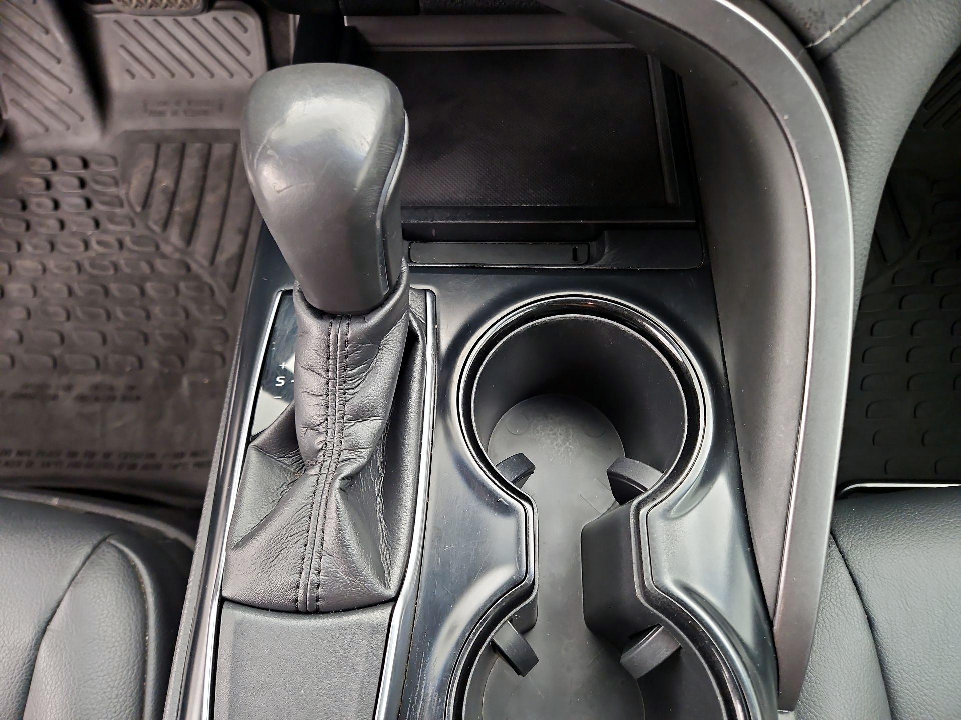 Thumbnail: 2019 Toyota Camry - 17