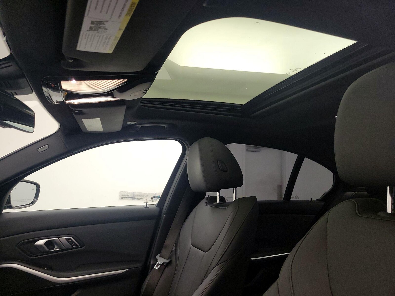Sunroof(s) & Overhead Airbags