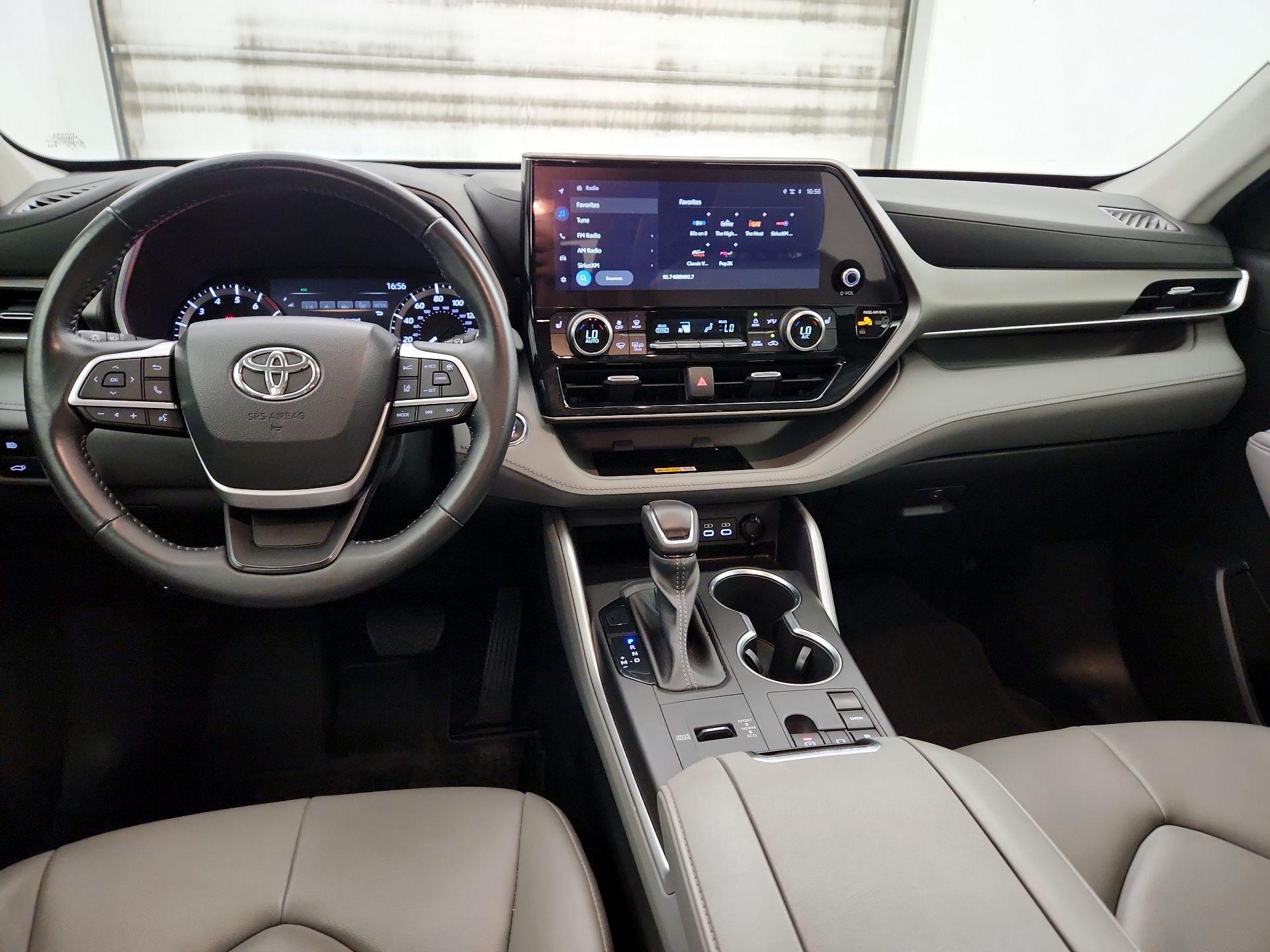 Thumbnail: 2023 Toyota Highlander - 9