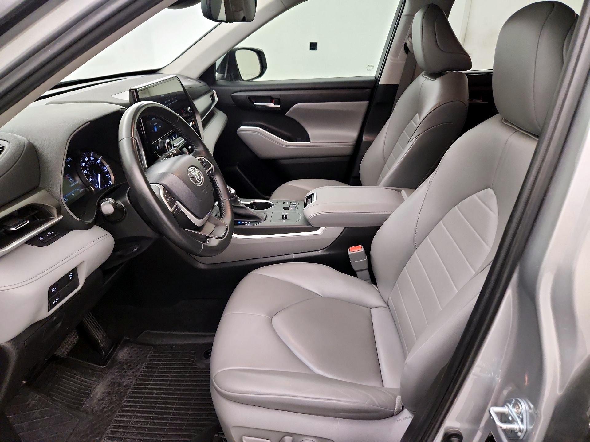 Thumbnail: 2023 Toyota Highlander - 11