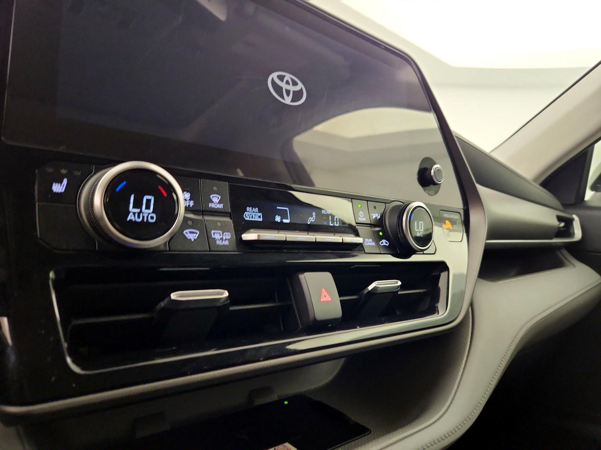 Thumbnail: 2023 Toyota Highlander - 16