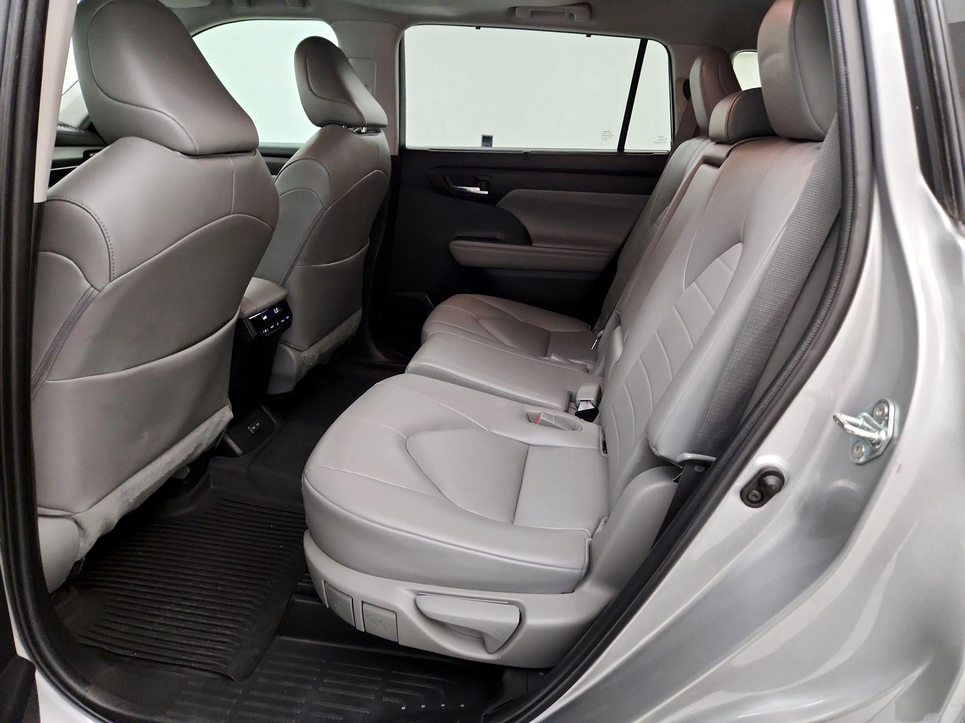 Thumbnail: 2023 Toyota Highlander - 20