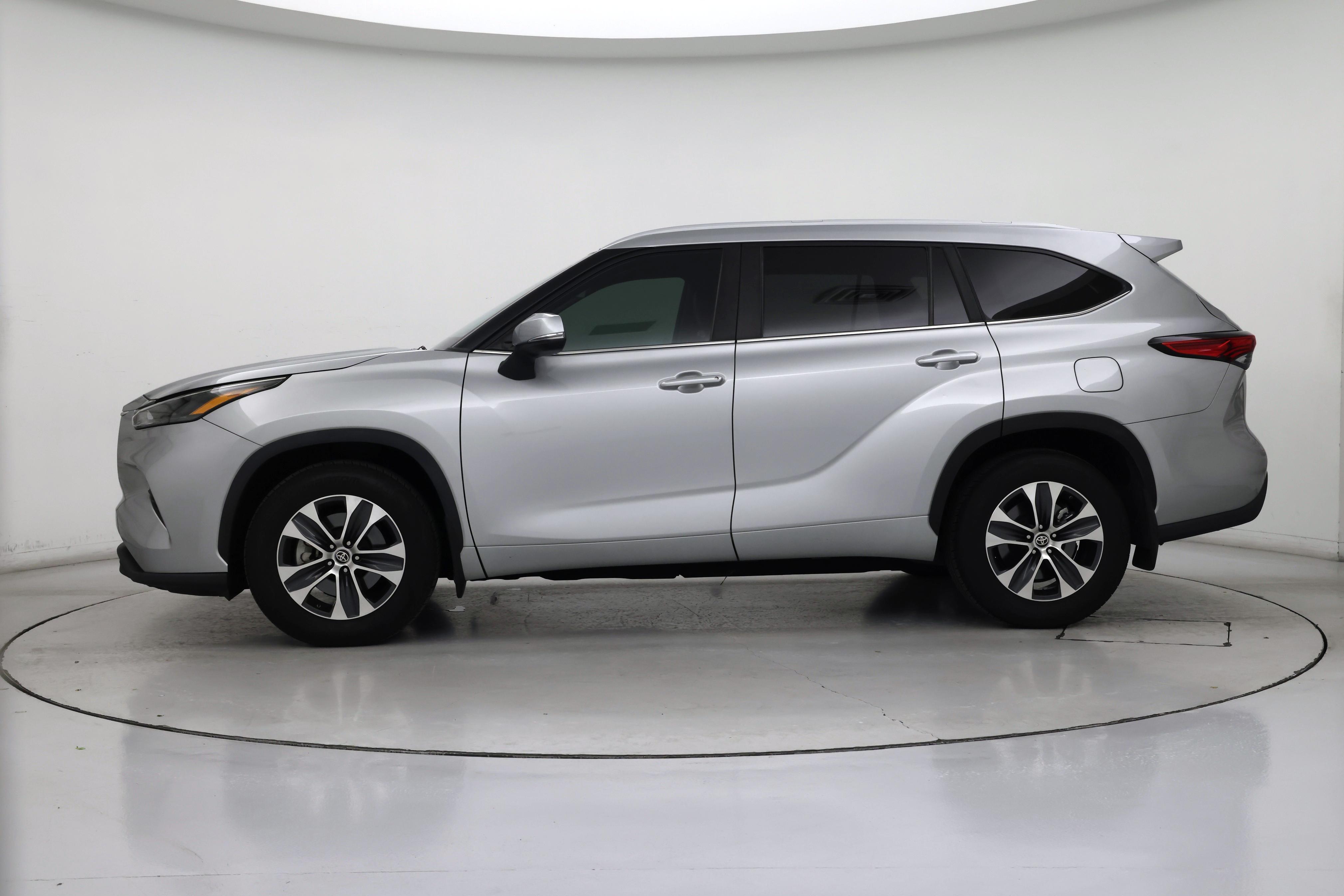 Thumbnail: 2023 Toyota Highlander - 3
