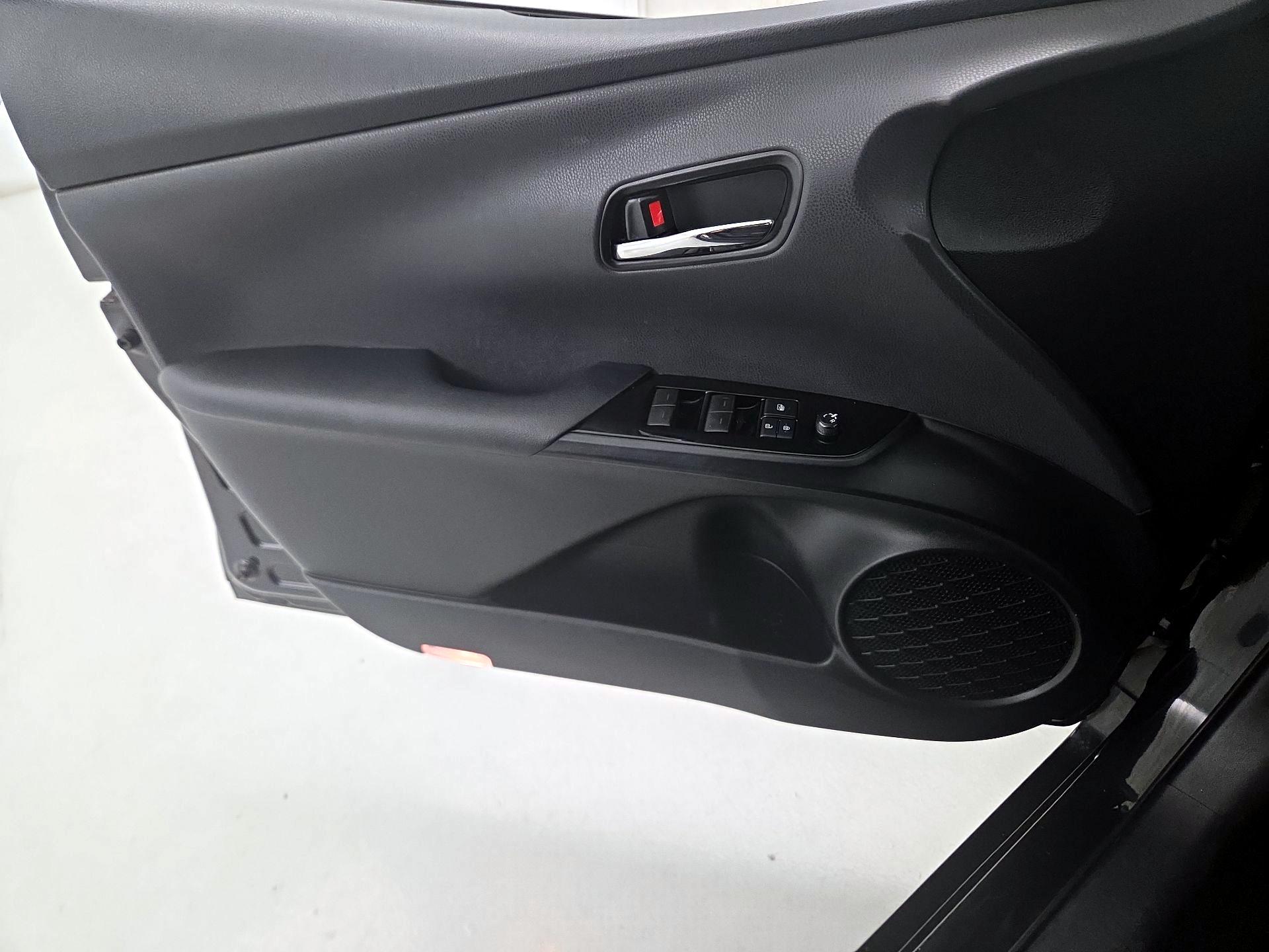 Thumbnail: 2019 Toyota Prius - 12