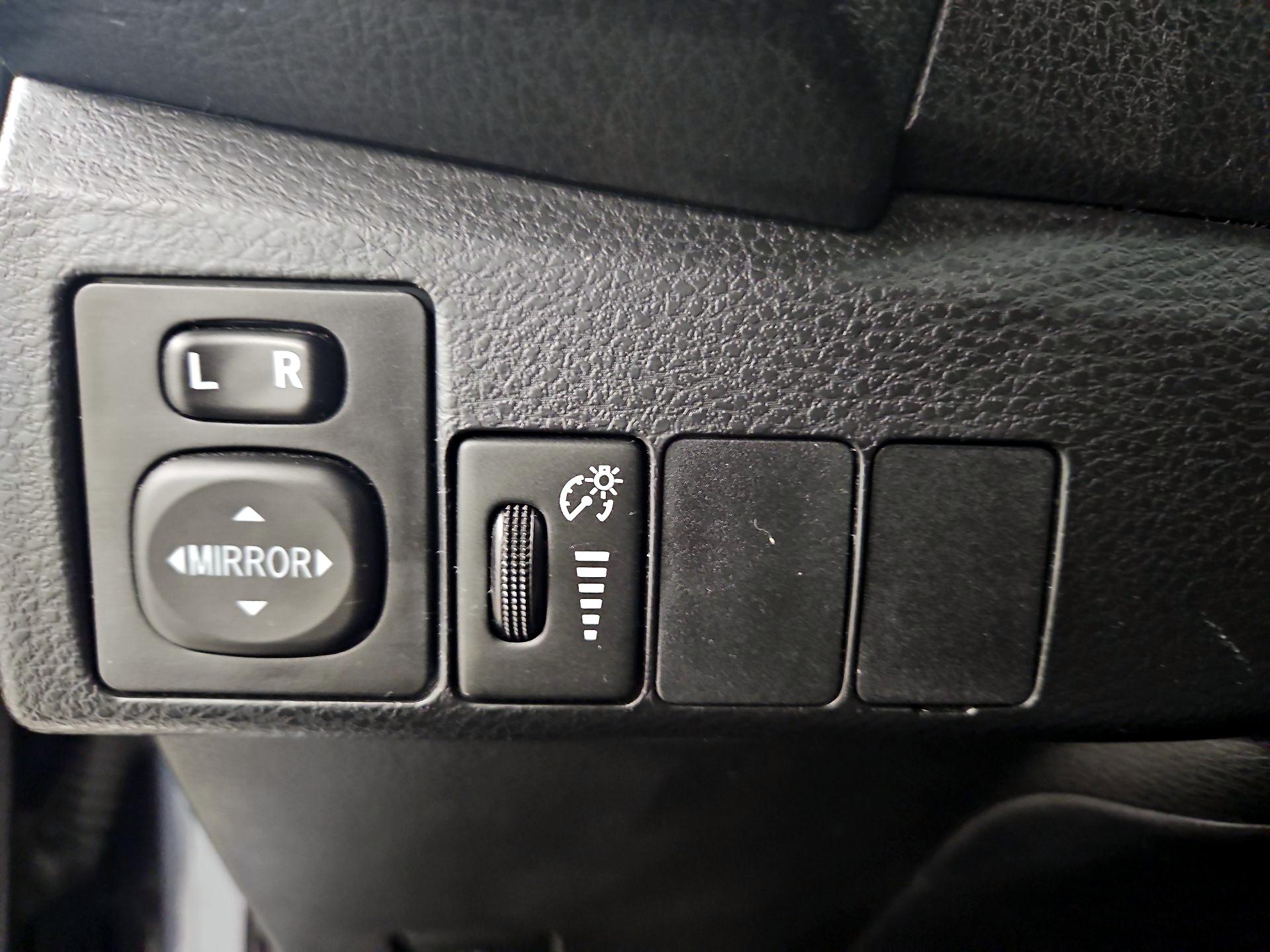 Thumbnail: 2014 Toyota Corolla - 13