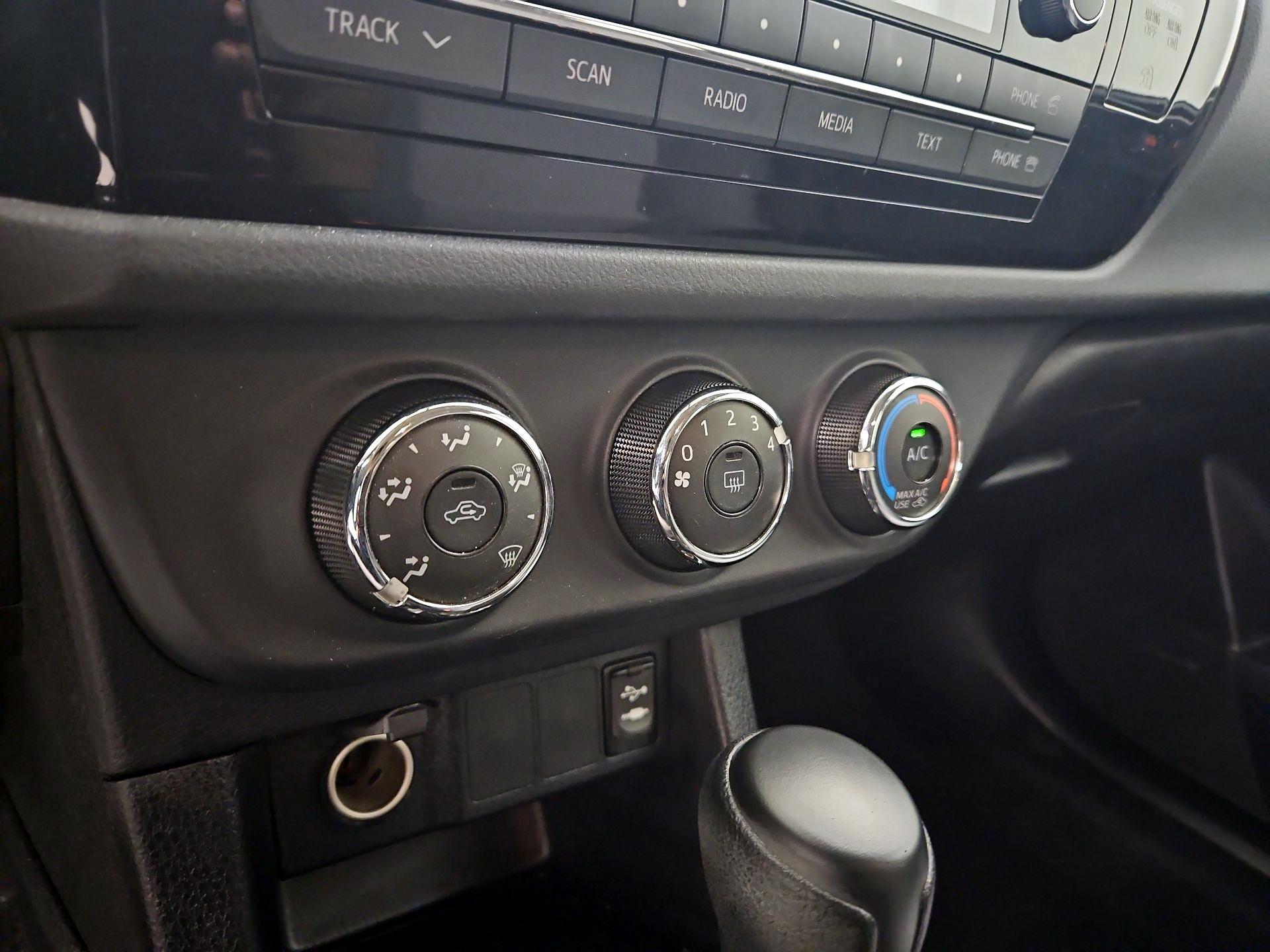 Thumbnail: 2014 Toyota Corolla - 15