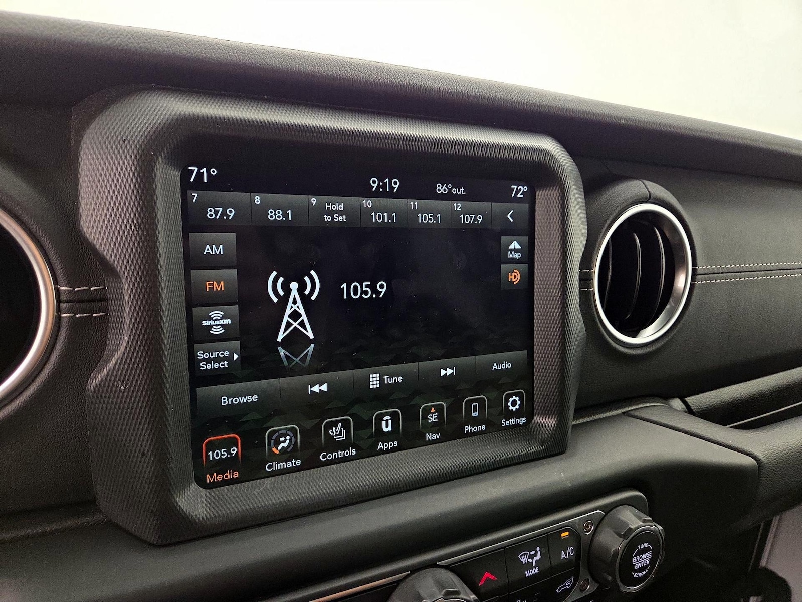 2022 Jeep Wrangler Unlimited Sahara 4XE - Photo 16