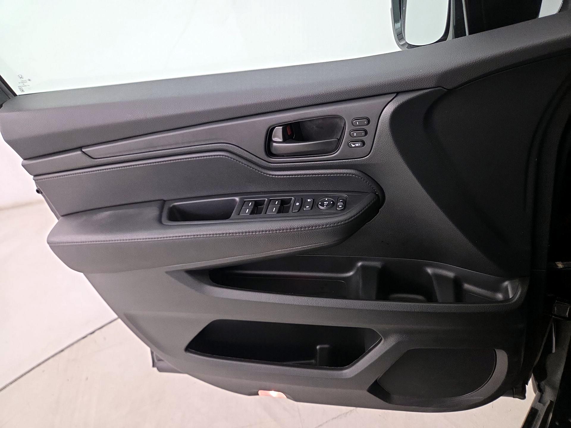 Thumbnail: 2023 Honda Odyssey - 12