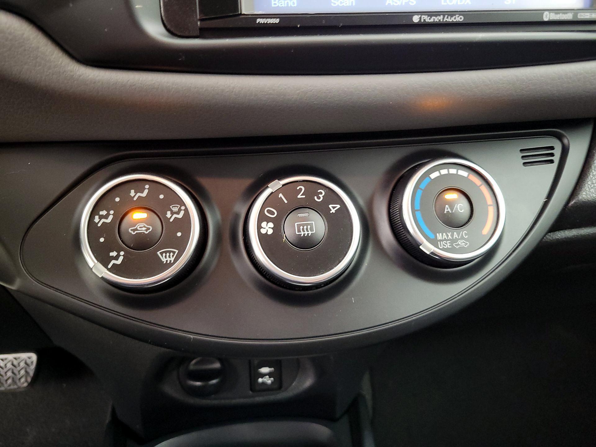 Thumbnail: 2015 Toyota Yaris - 16