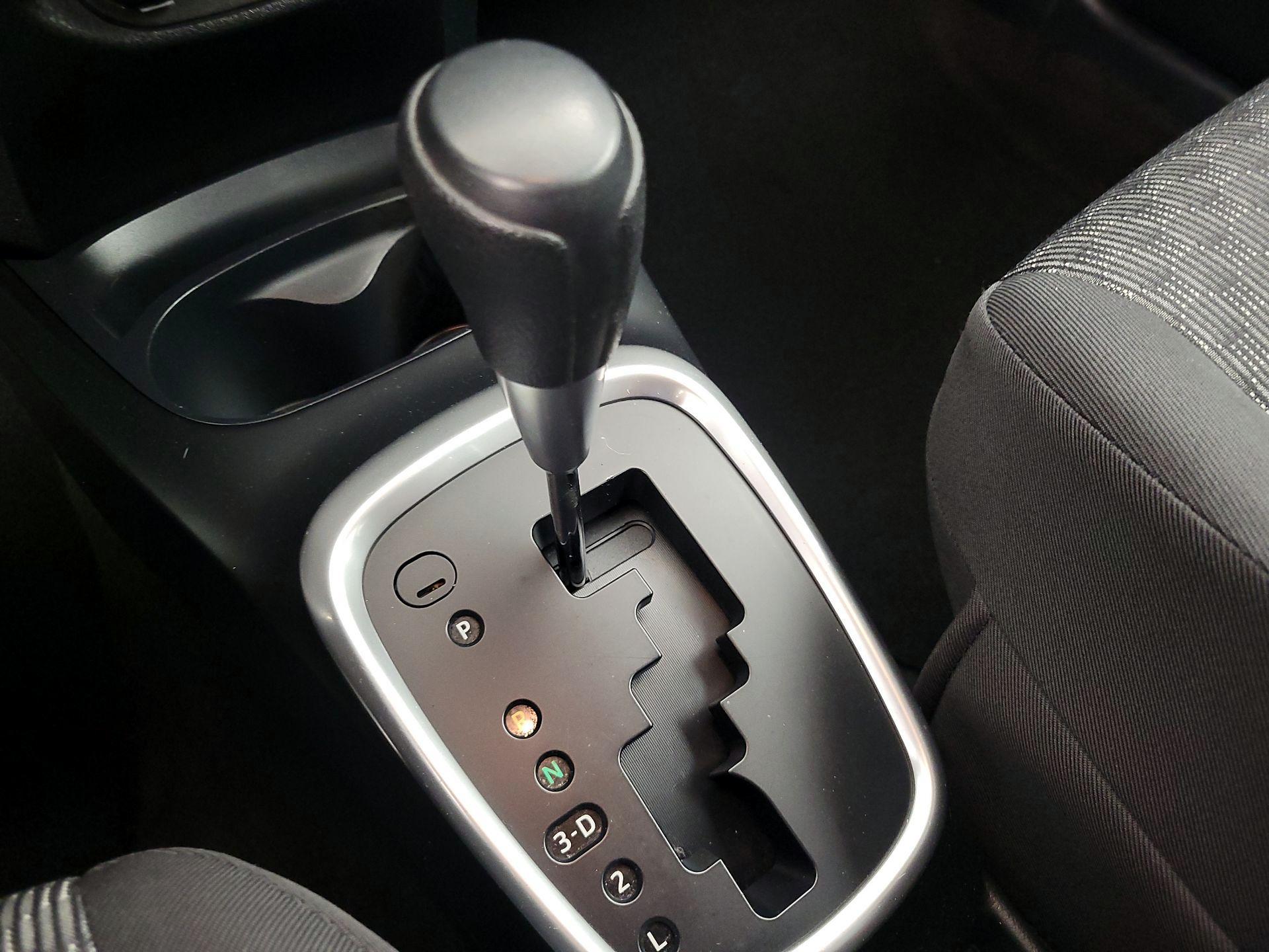 Thumbnail: 2015 Toyota Yaris - 17
