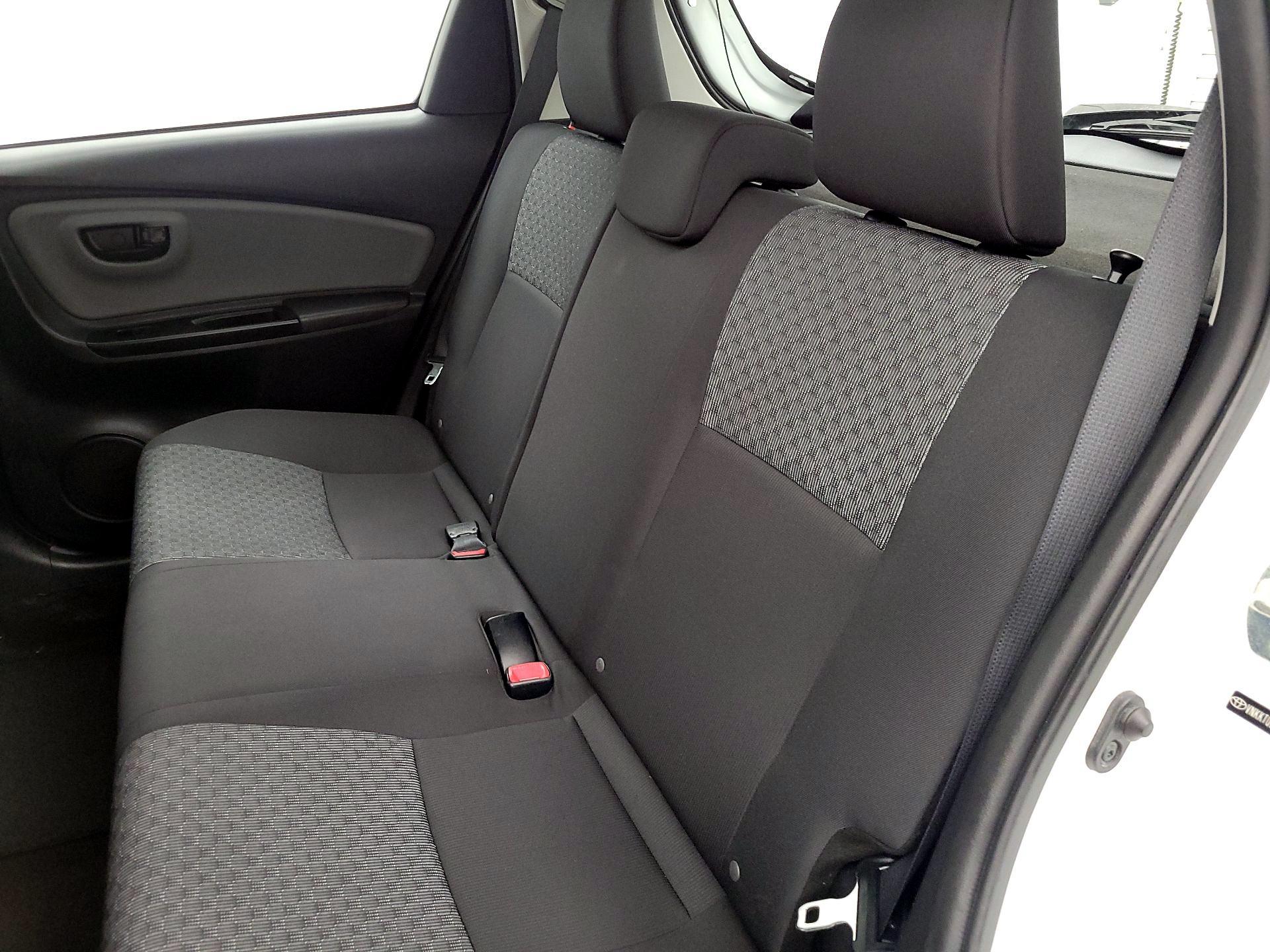 Thumbnail: 2015 Toyota Yaris - 19