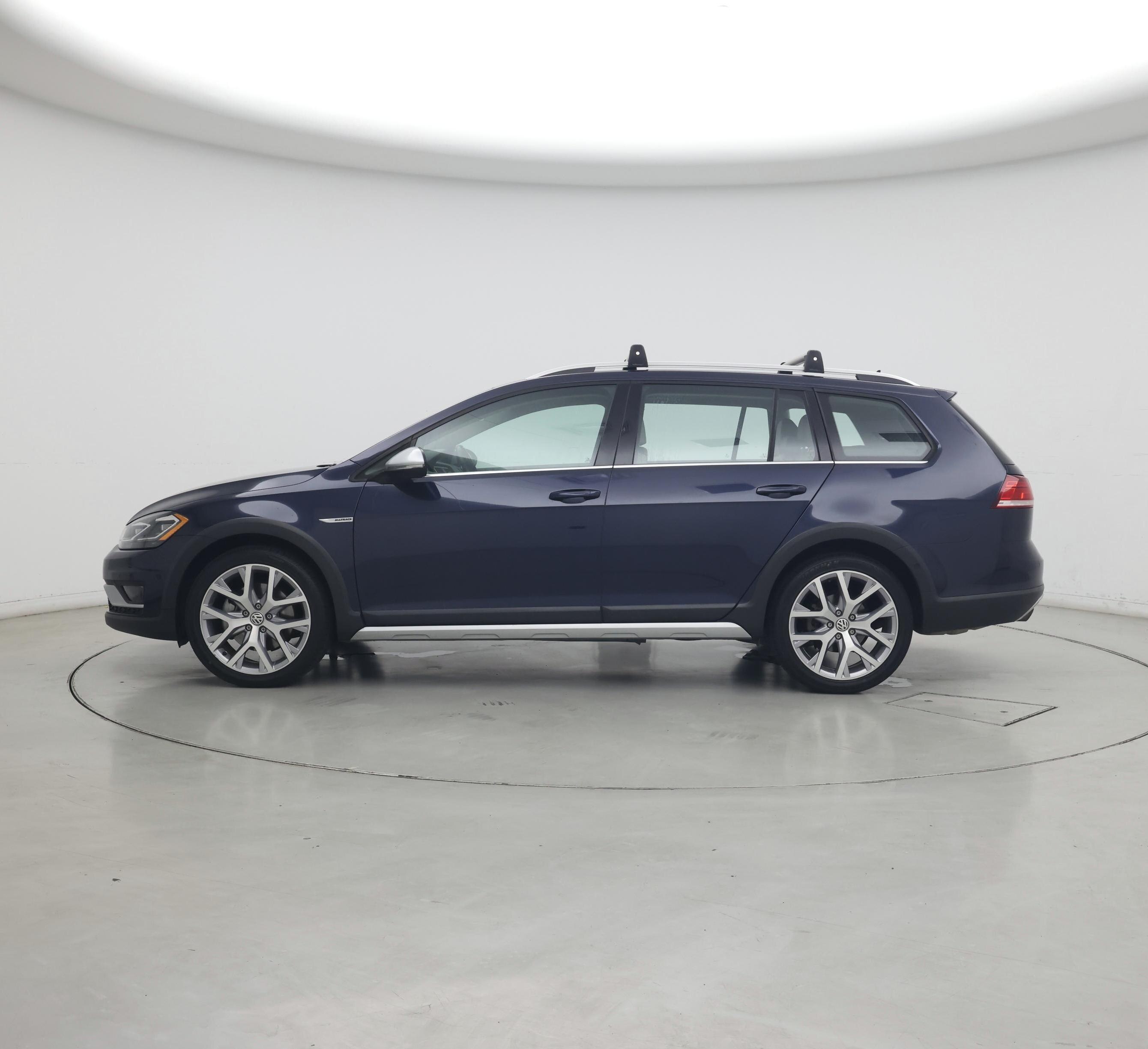 Thumbnail: 2019 Volkswagen Golf - 3
