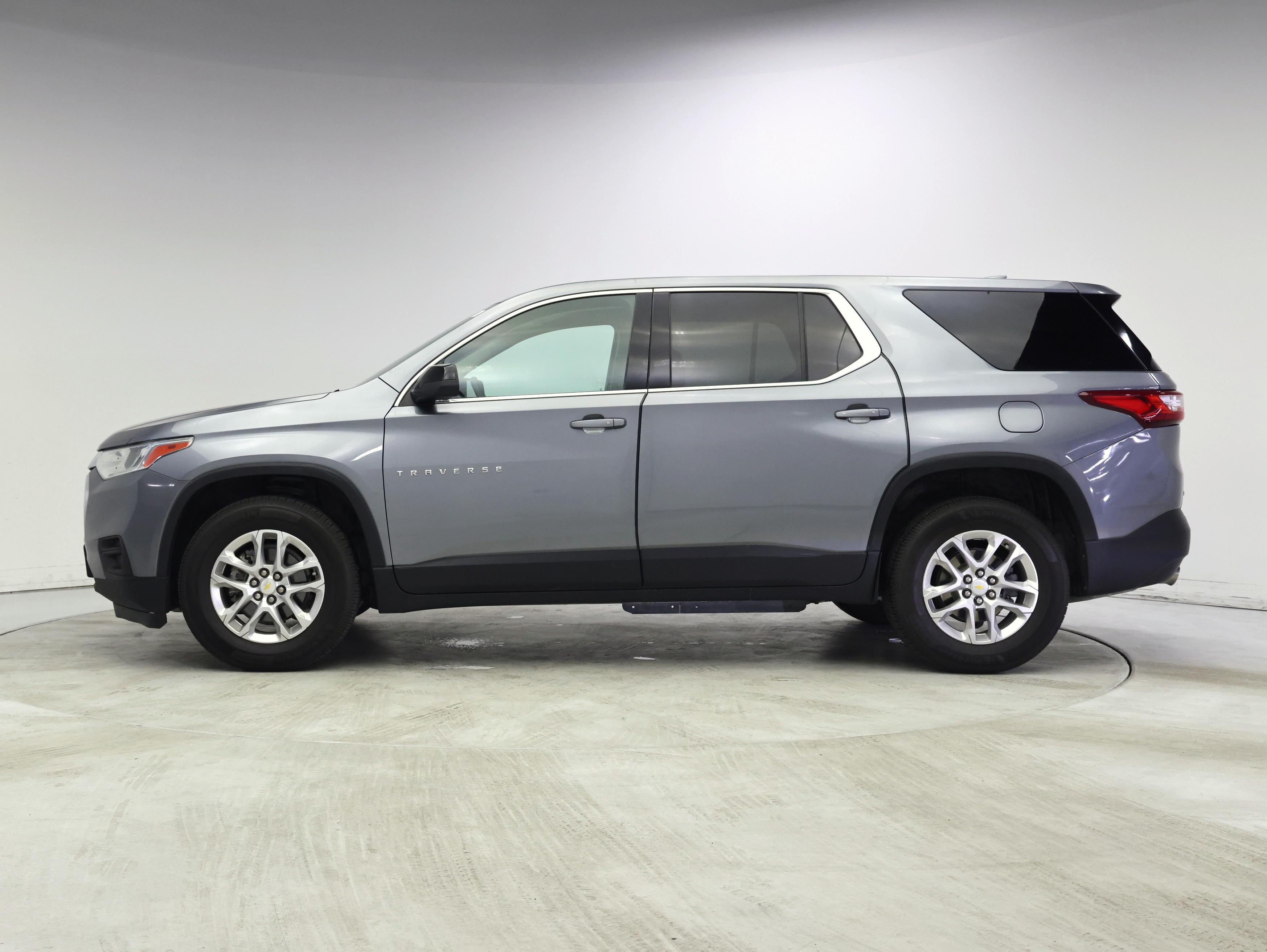 Thumbnail: 2021 Chevrolet Traverse - 3