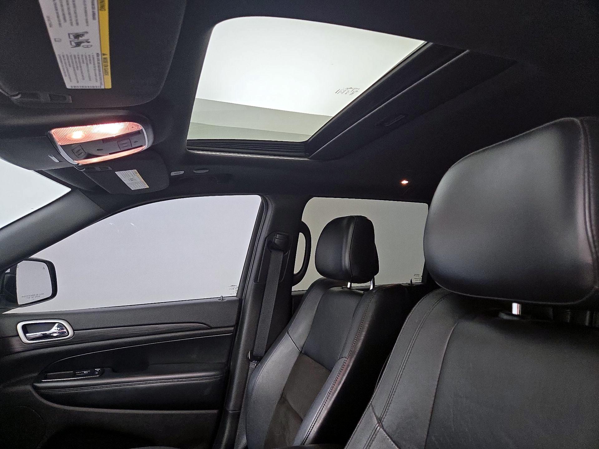 Thumbnail: 2020 Jeep Grand Cherokee - 20