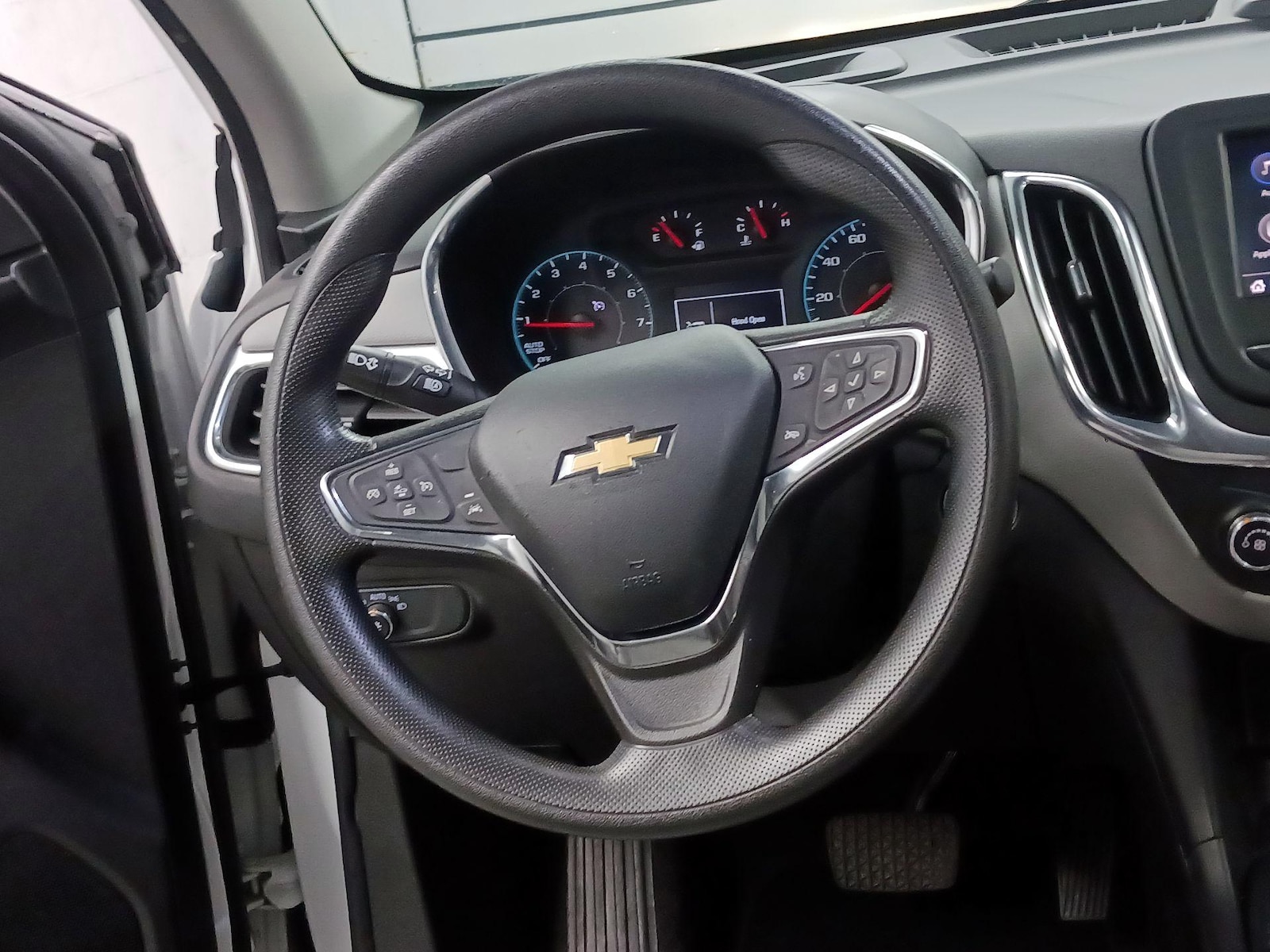 2021 Chevrolet Equinox LS - Photo 11