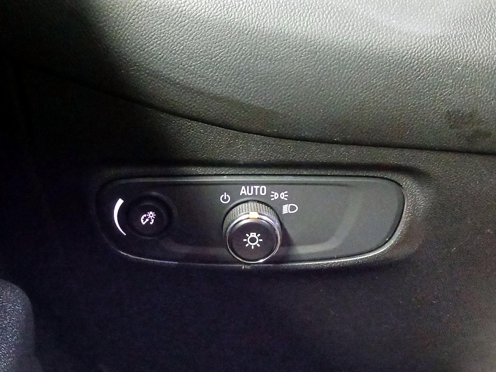 2021 Chevrolet Equinox LS - Photo 14