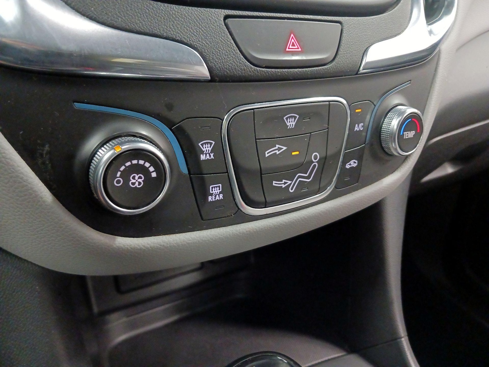 2021 Chevrolet Equinox LS - Photo 16