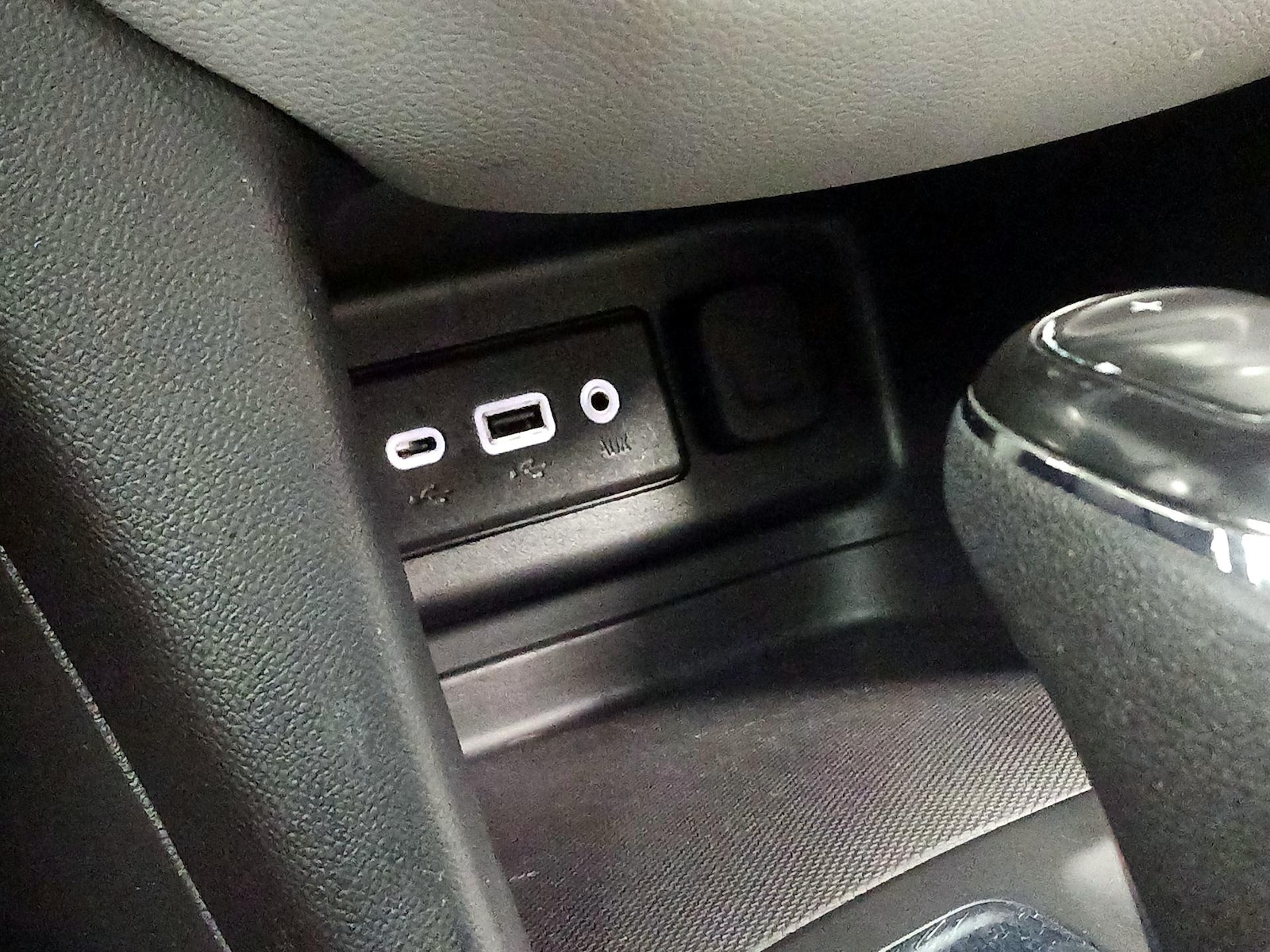 2021 Chevrolet Equinox LS - Photo 18
