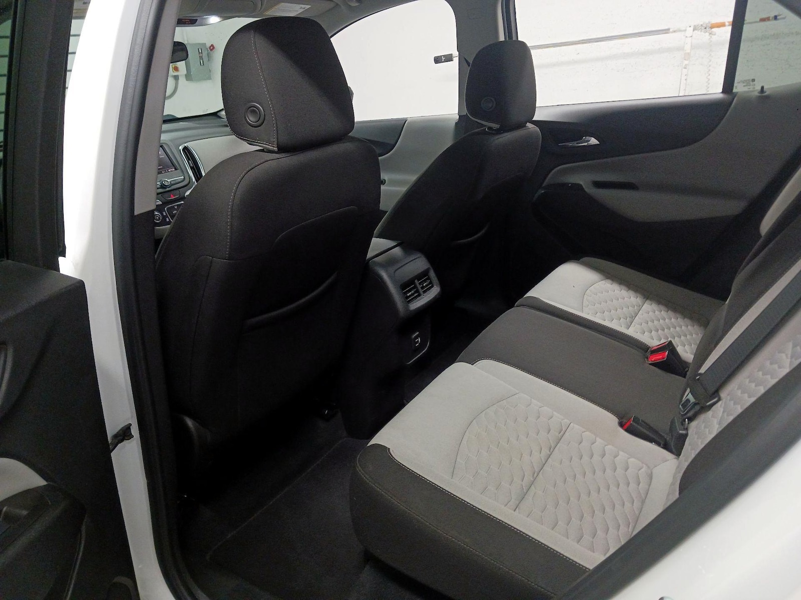 2021 Chevrolet Equinox LS - Photo 19