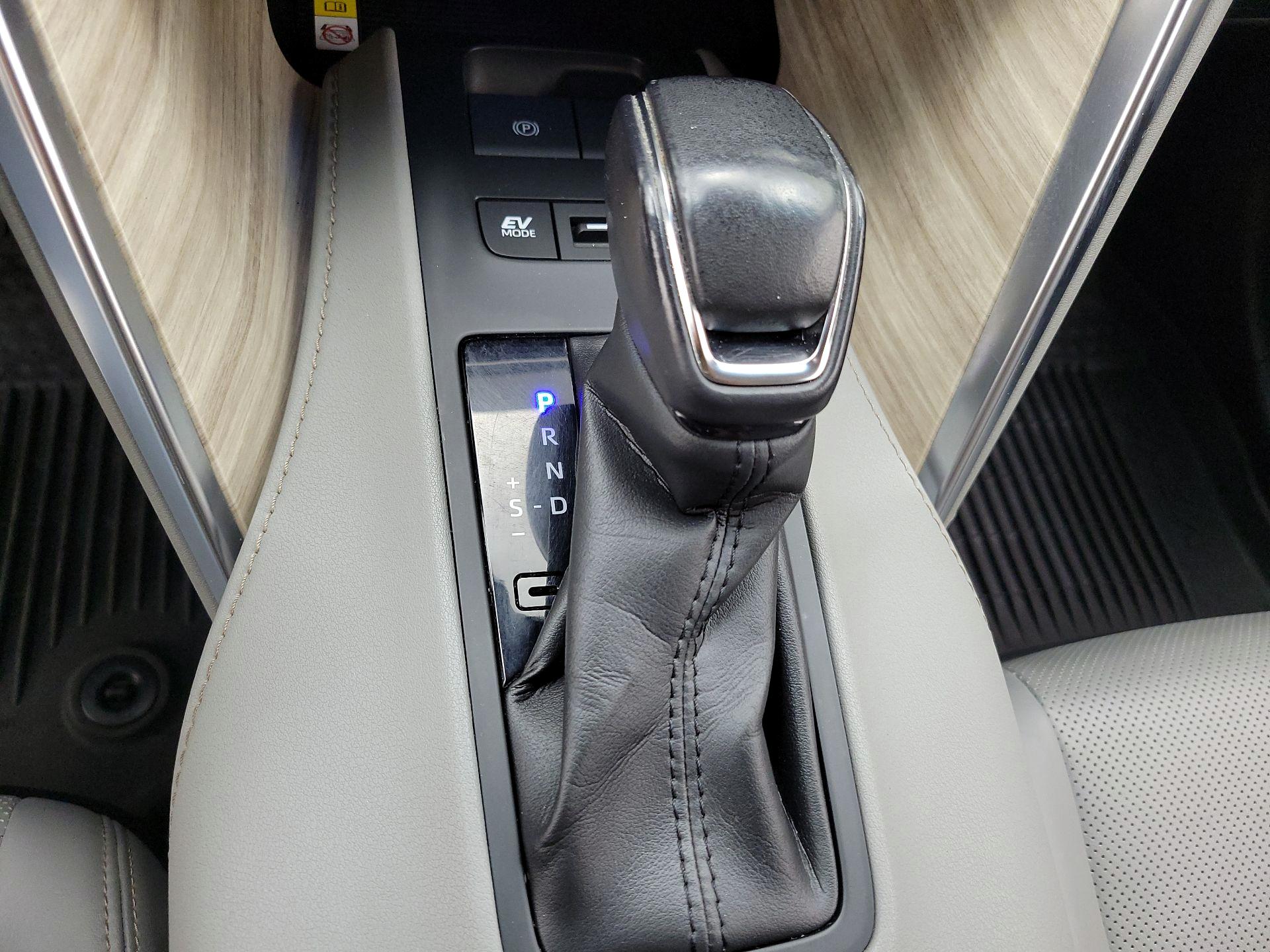 Thumbnail: 2021 Toyota Venza - 18