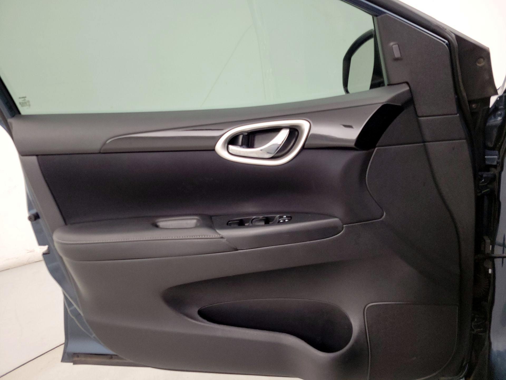 Thumbnail: 2016 Nissan Sentra - 12