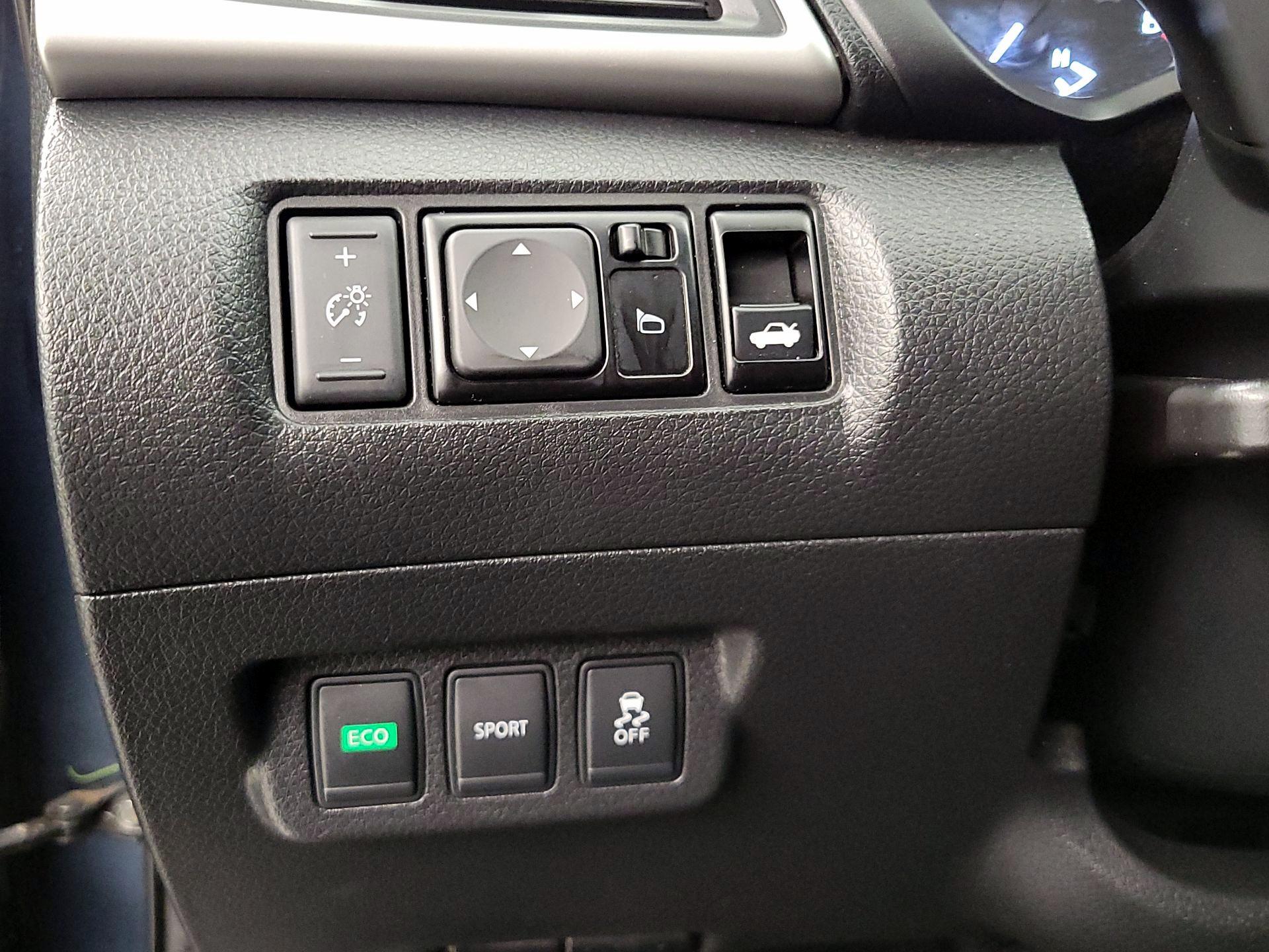 Thumbnail: 2016 Nissan Sentra - 13