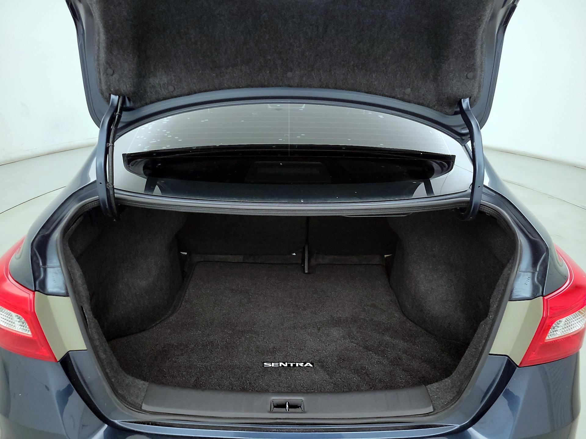 Thumbnail: 2016 Nissan Sentra - 20