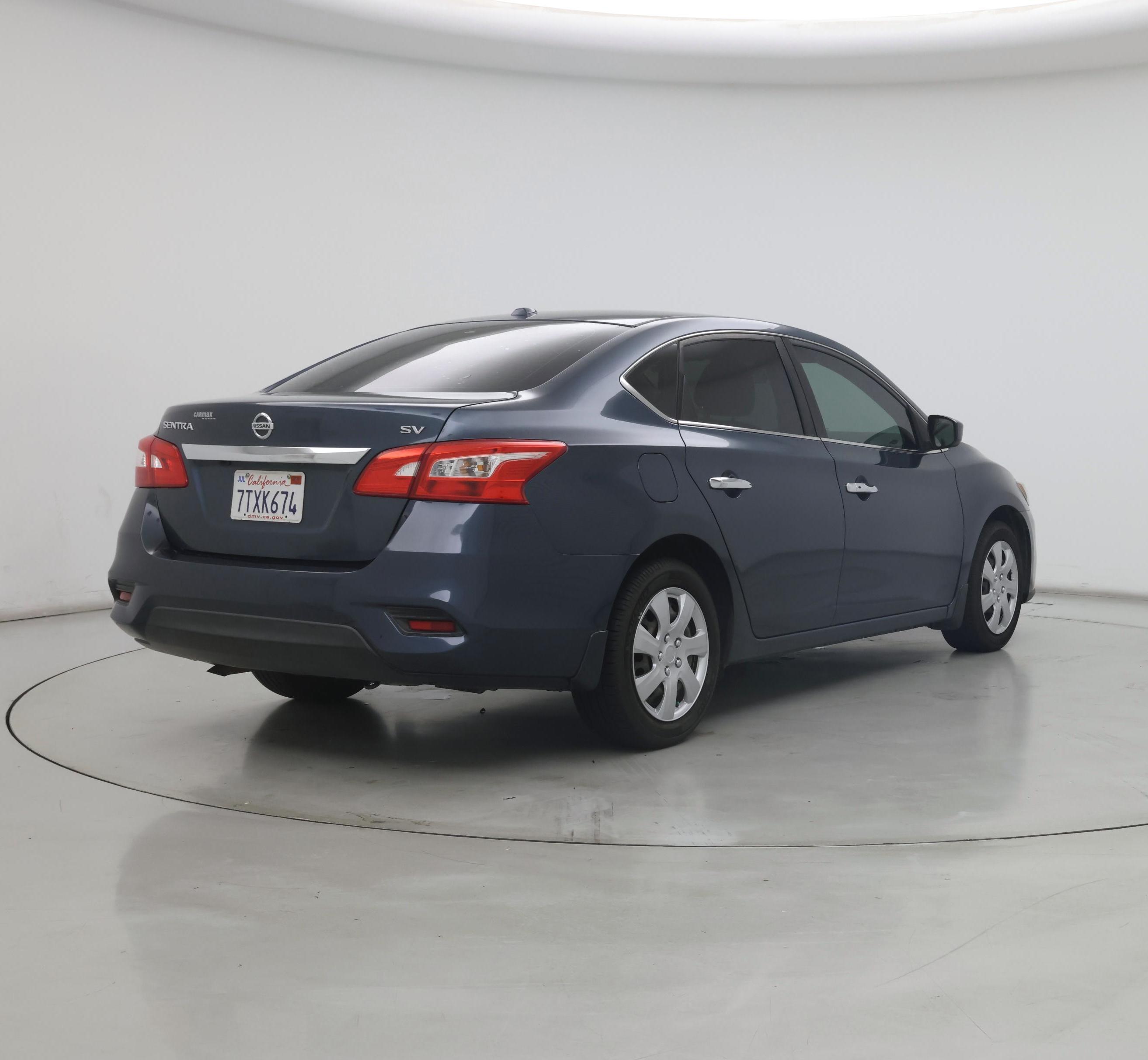 Thumbnail: 2016 Nissan Sentra - 8