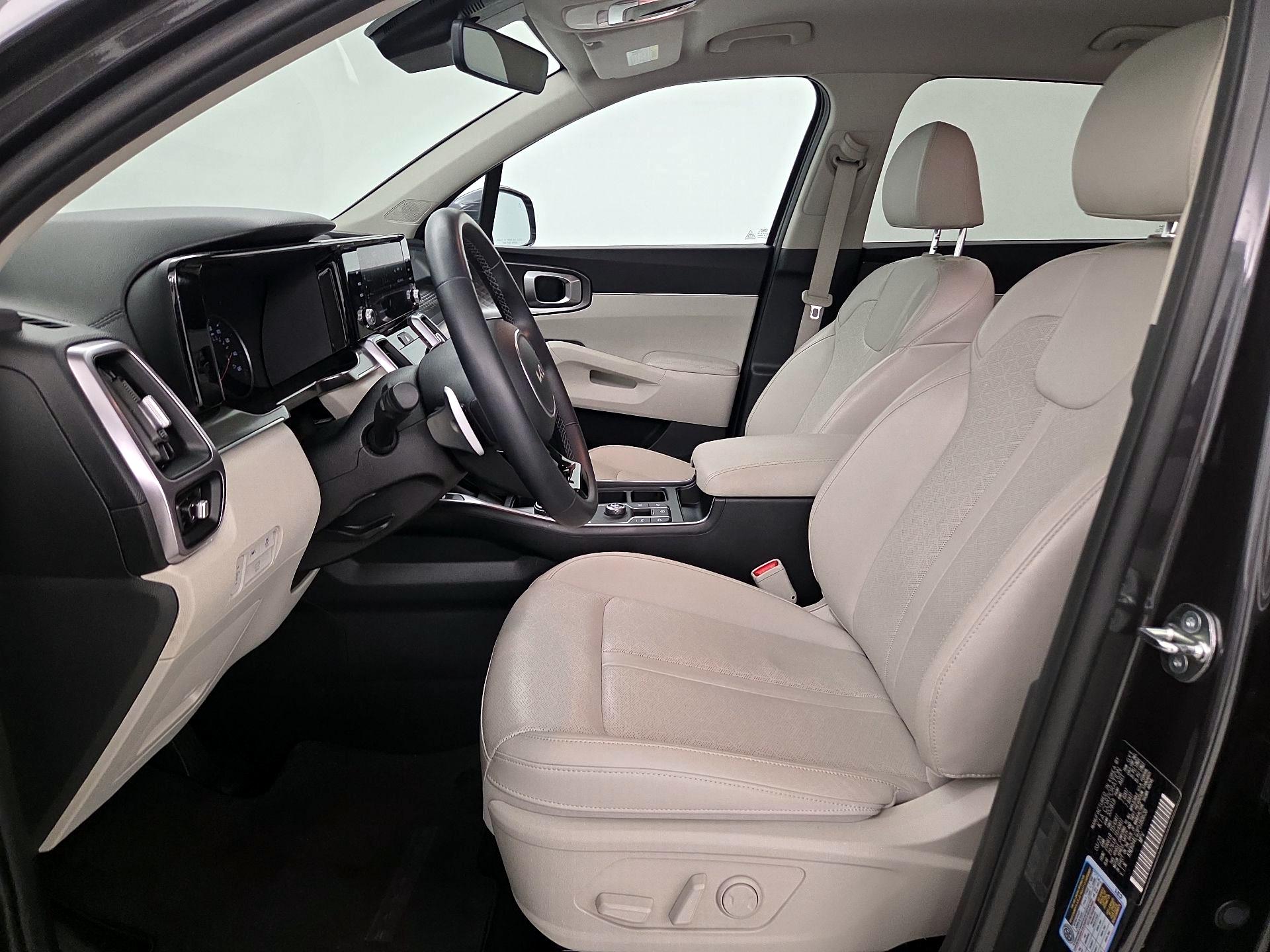 Thumbnail: 2023 Kia Sorento - 11