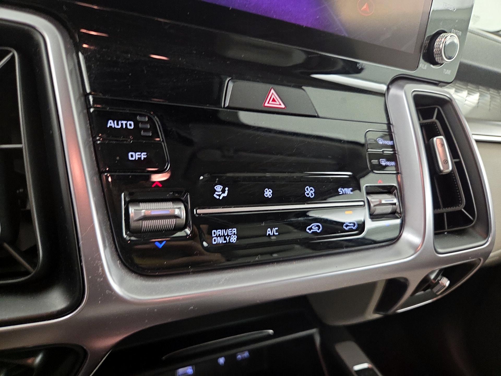 Thumbnail: 2023 Kia Sorento - 17