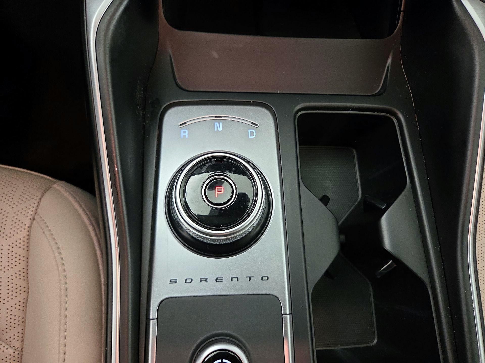 Thumbnail: 2023 Kia Sorento - 18