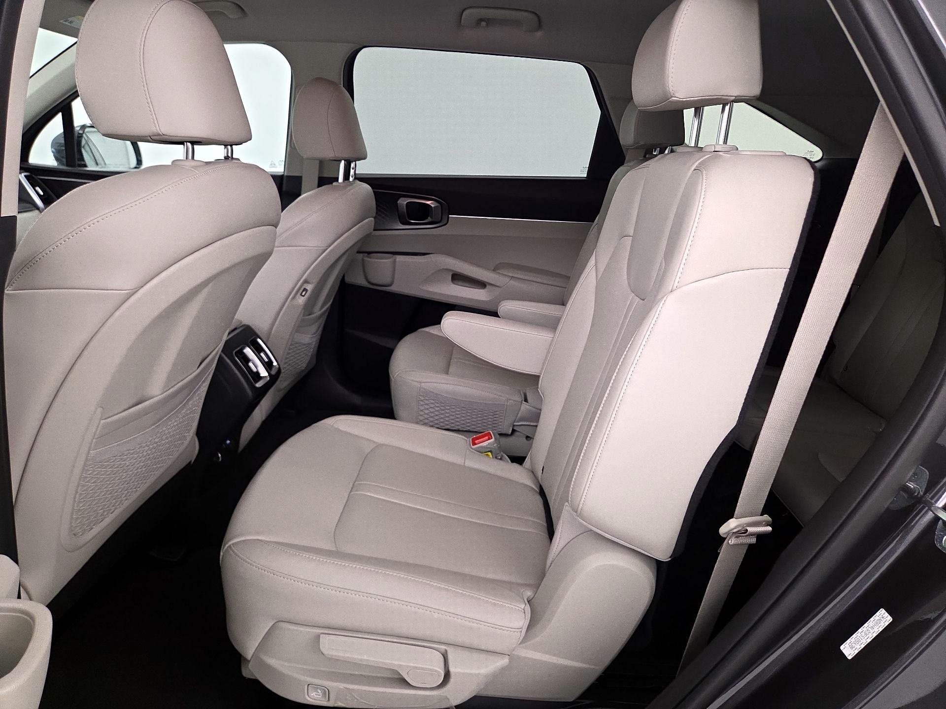 Thumbnail: 2023 Kia Sorento - 20