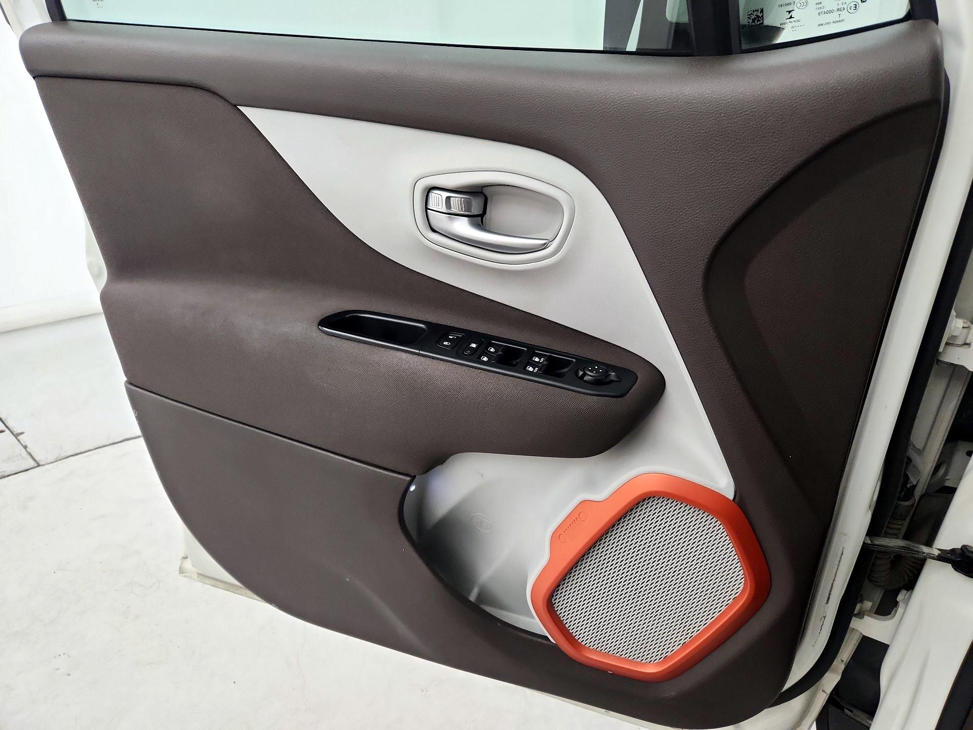 Thumbnail: 2015 Jeep Renegade - 12