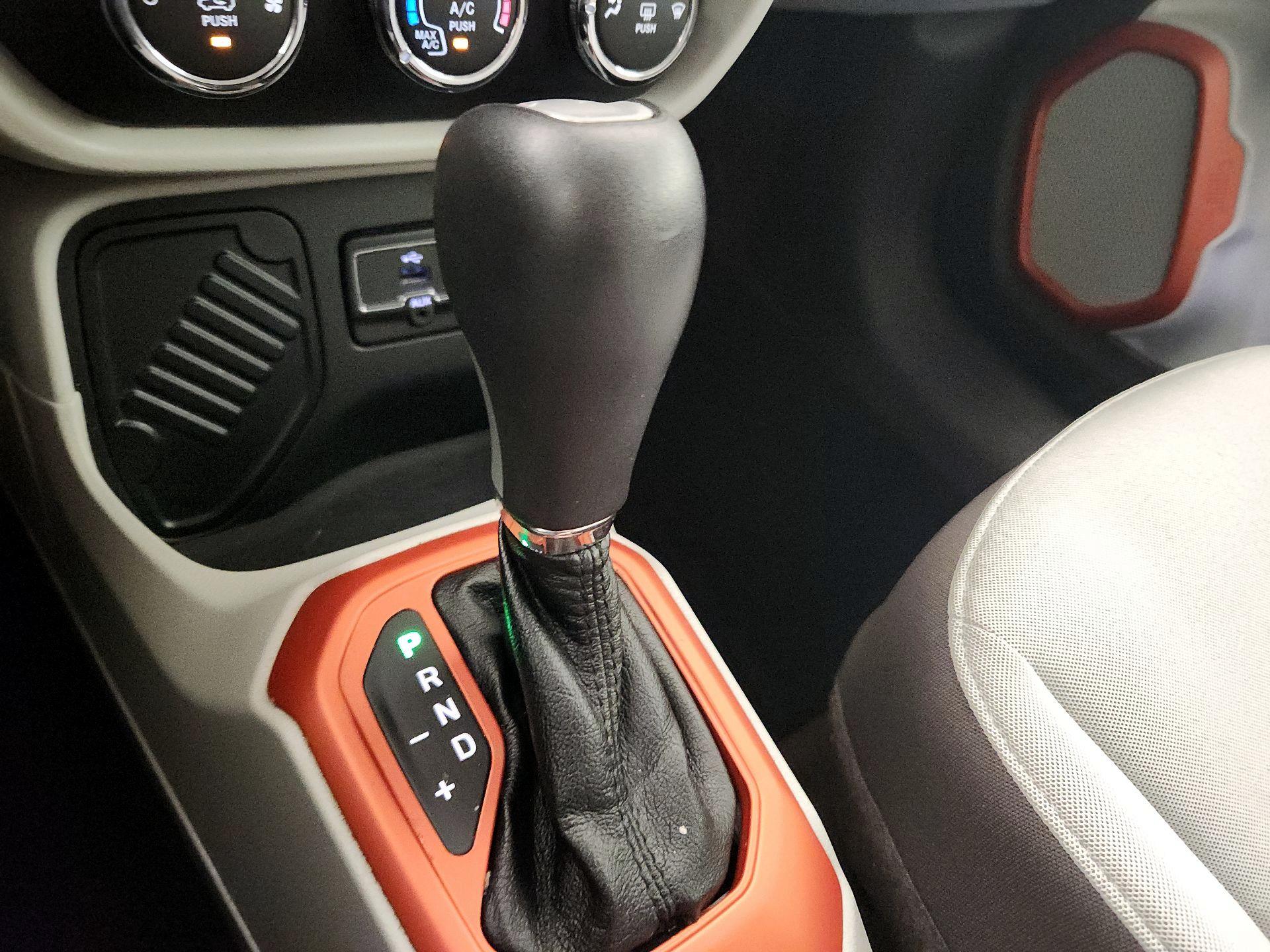 Thumbnail: 2015 Jeep Renegade - 17