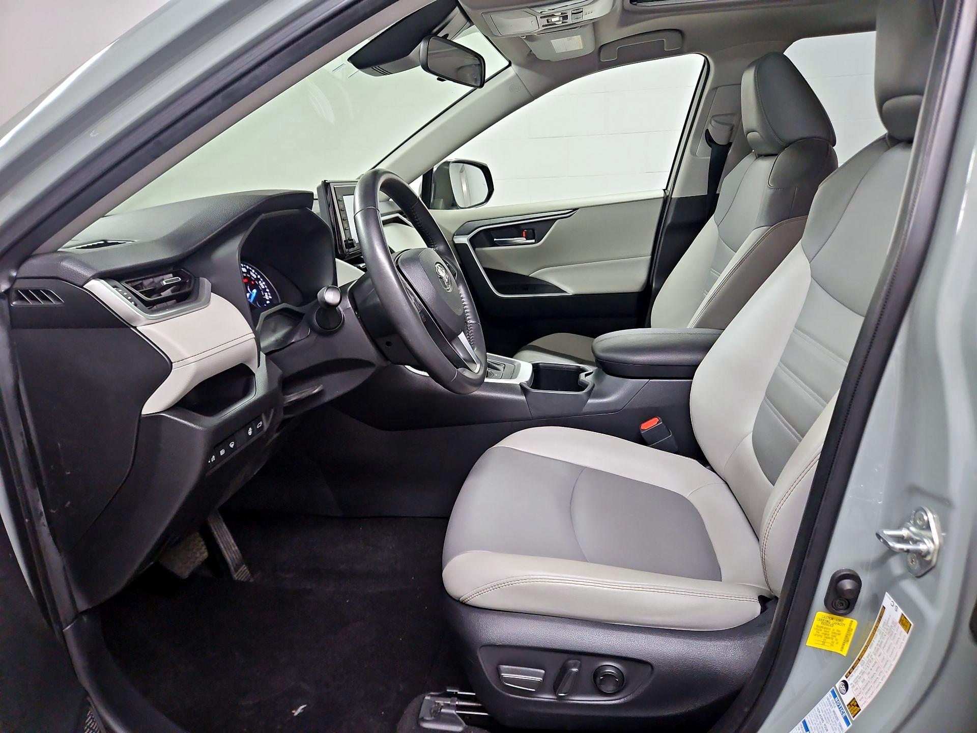 Thumbnail: 2022 Toyota RAV4 - 11