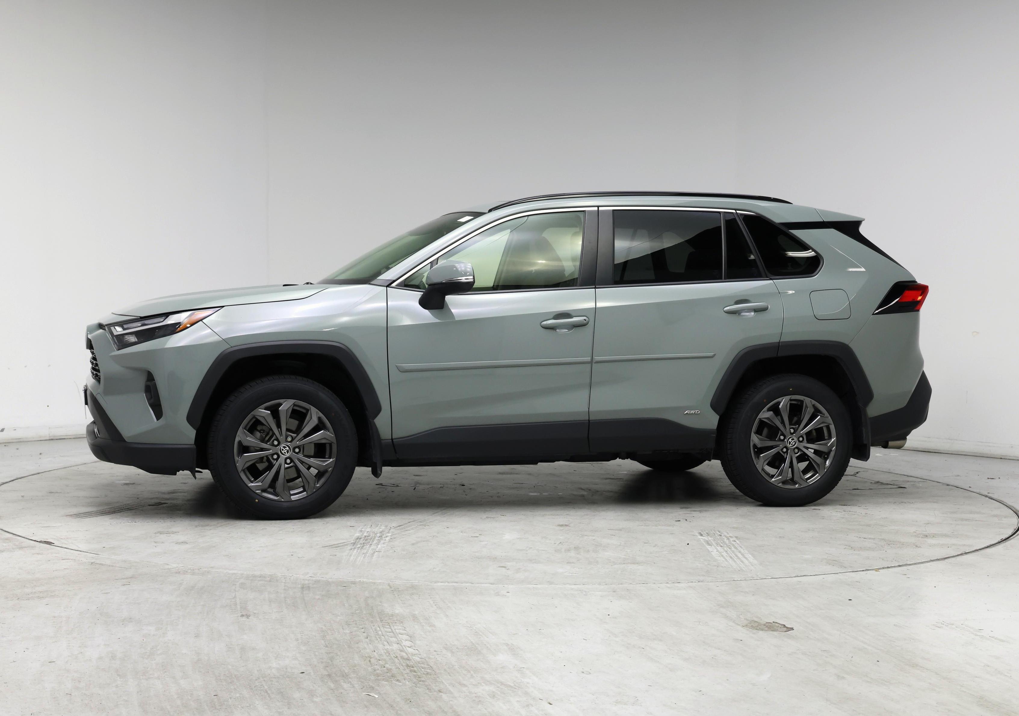 Thumbnail: 2022 Toyota RAV4 - 3