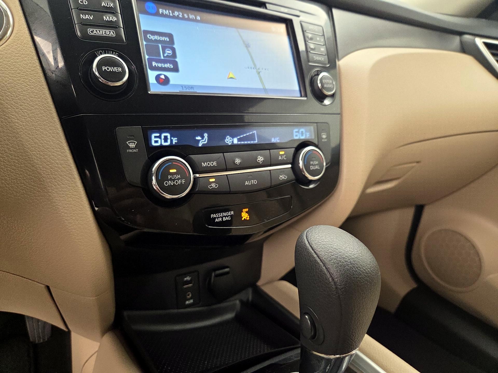 Thumbnail: 2016 Nissan Rogue - 17