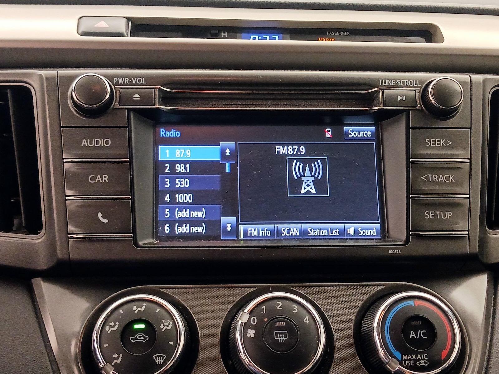 2015 Toyota RAV4 LE - Photo 16