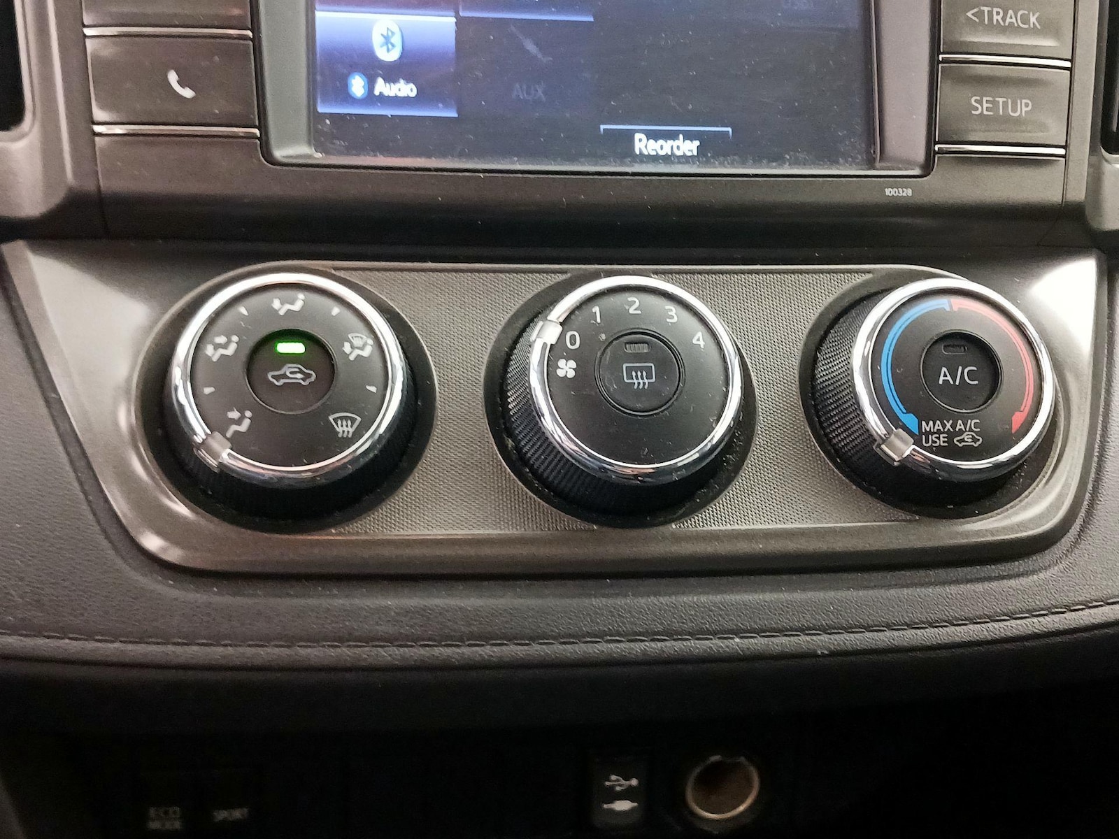 2015 Toyota RAV4 LE - Photo 17