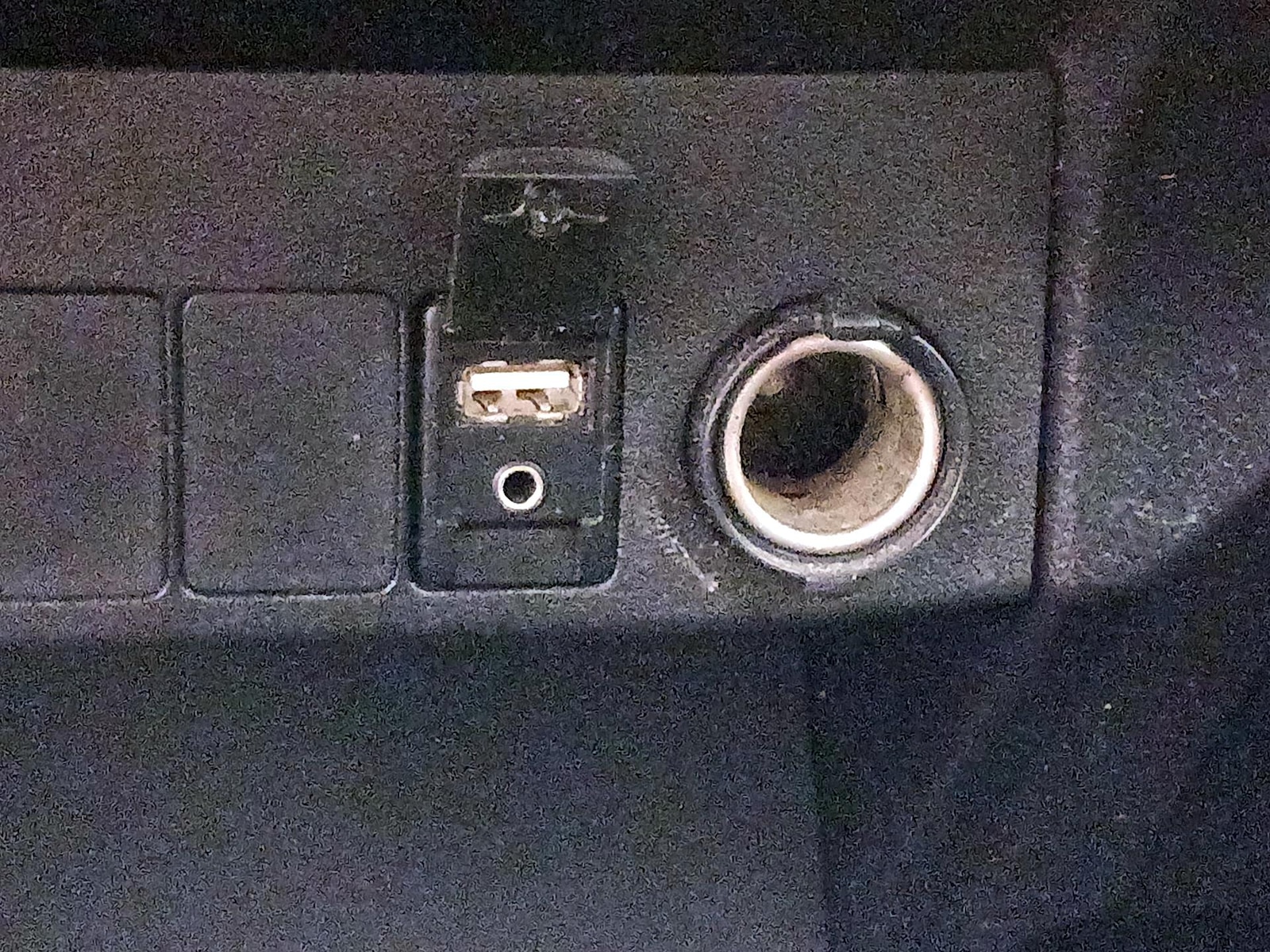 2015 Toyota RAV4 LE - Photo 19