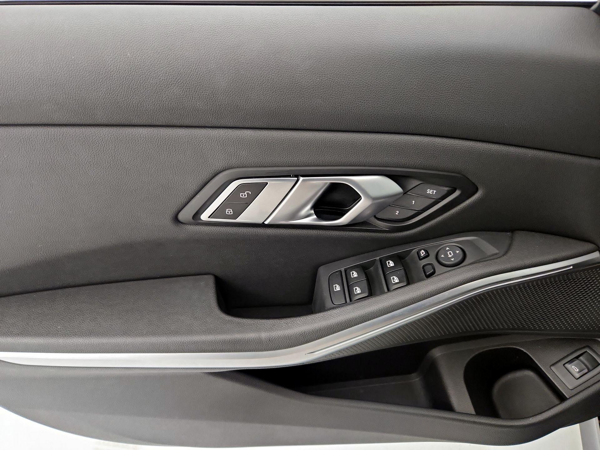 Thumbnail: 2021 BMW 3 Series - 12