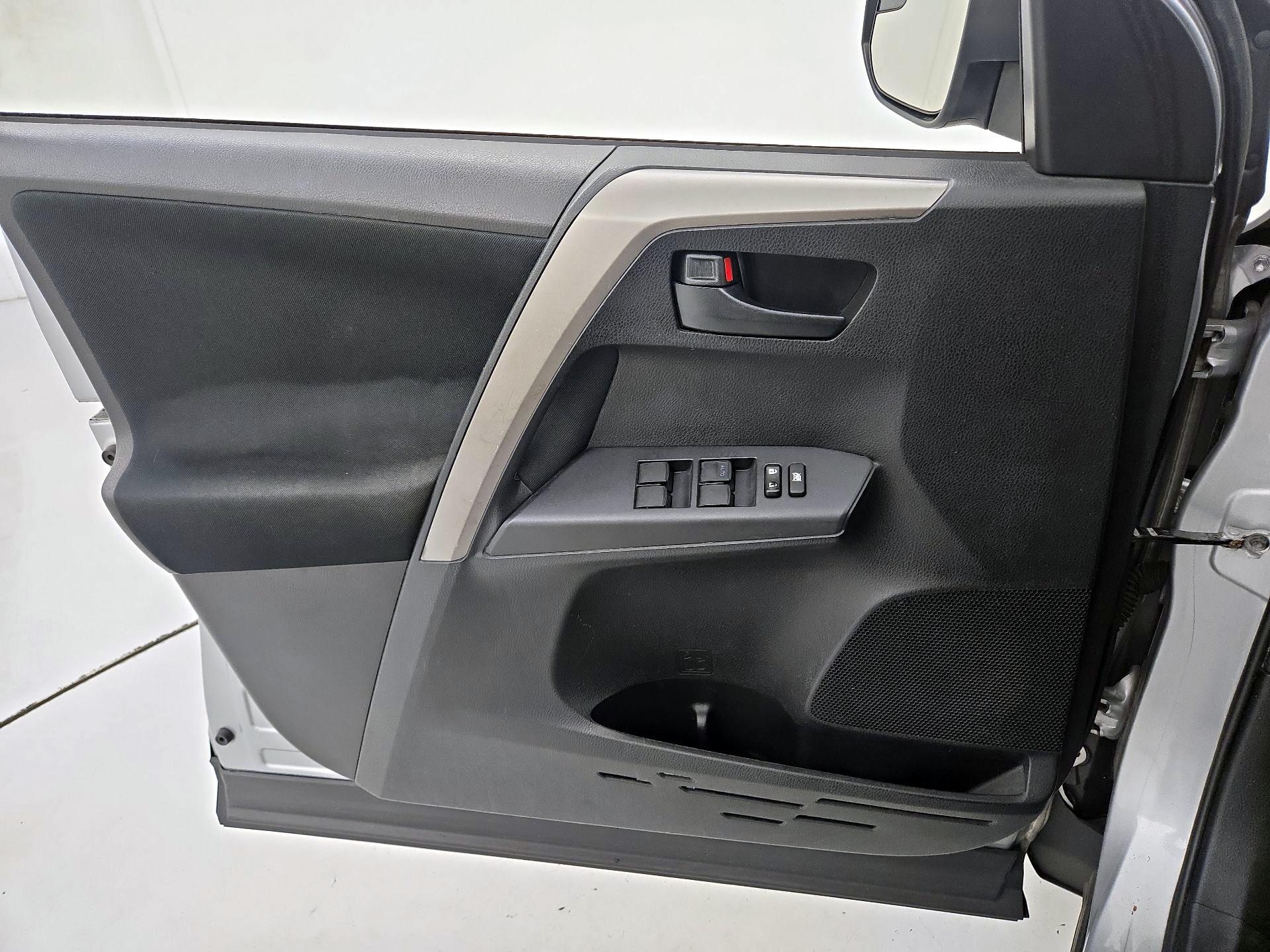 Thumbnail: 2016 Toyota RAV4 - 12