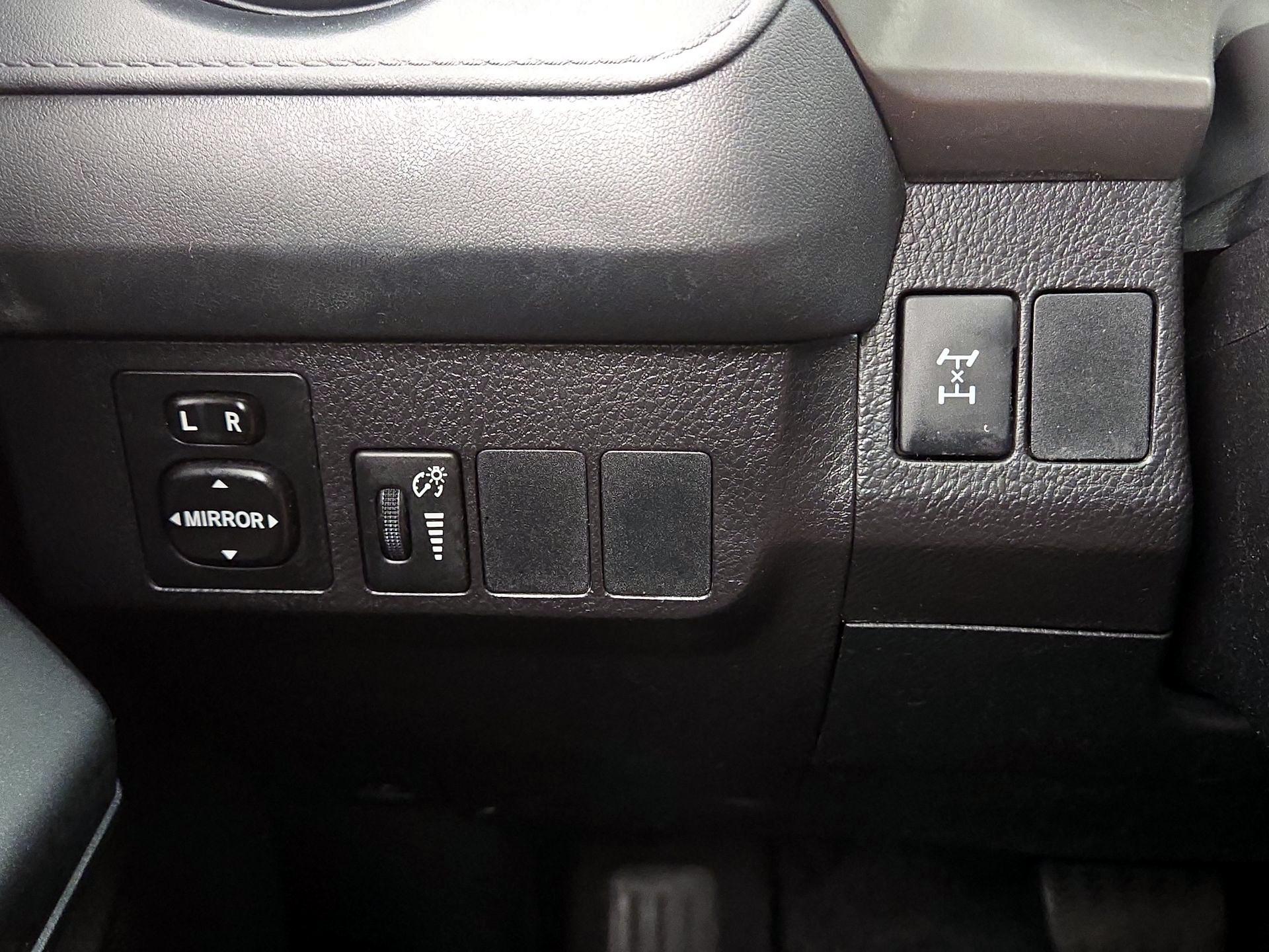 Thumbnail: 2016 Toyota RAV4 - 13
