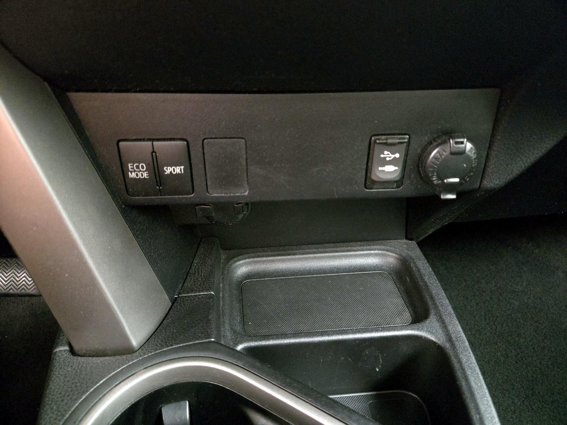 Thumbnail: 2016 Toyota RAV4 - 18